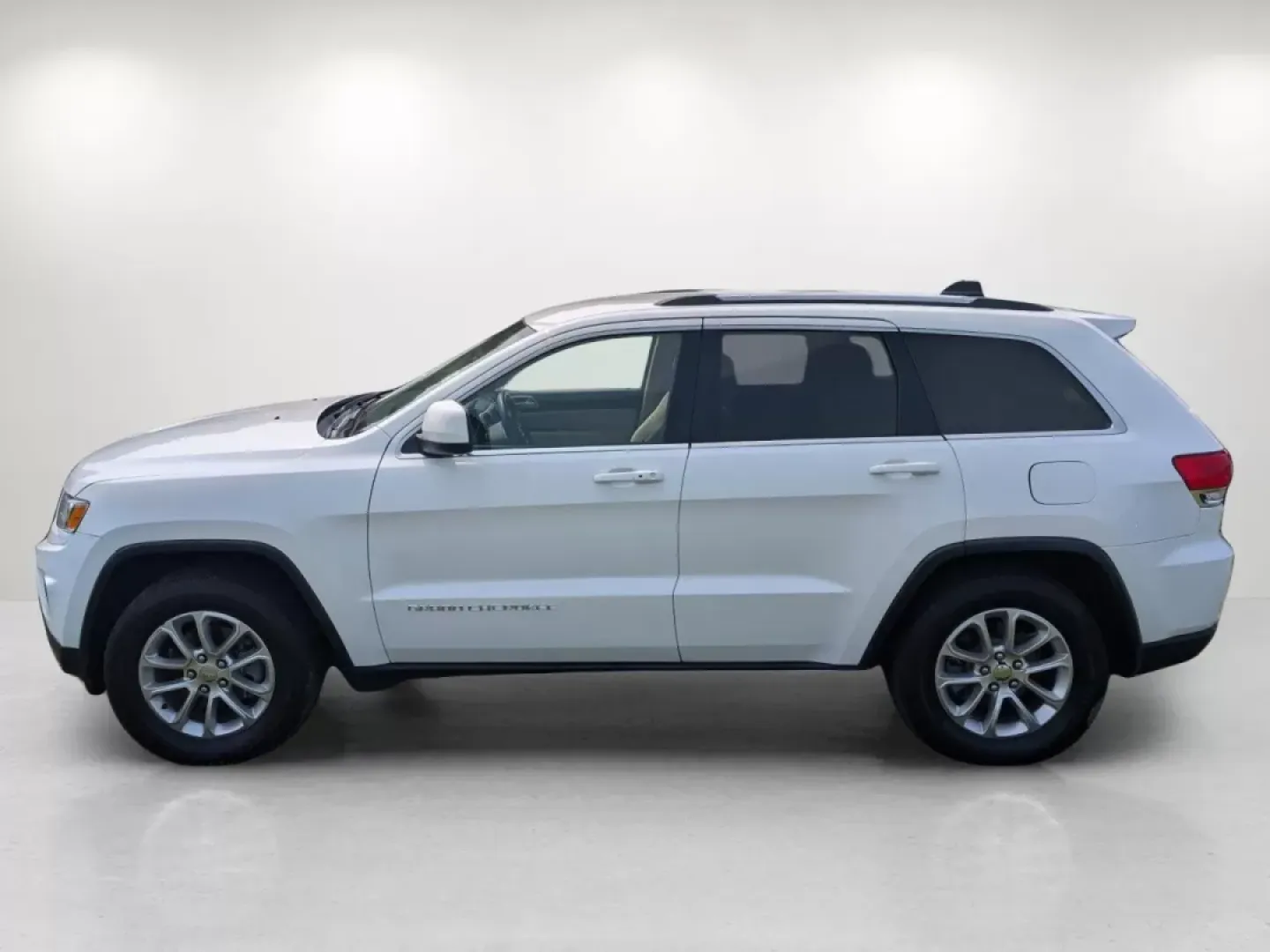 2015 /Lt Frost Beige/Black Jeep Grand Cherokee Laredo (1C4RJEAG2FC) with an Other engine, located at 1430 Gateway Drive, Opelika, AL, 36801, (334) 239-0944, 32.637871, -85.409790 - **Explore New Horizons with the 2015 Jeep Grand Cherokee Laredo Perfect for Life's Adventures!**<br /> <br /> If you're searching for a vehicle that seamlessly blends comfort, capability, and style, look no further than the 2015 Jeep Grand Cherokee Laredo available at Gils Auto in Prattville, AL. T - Photo#7