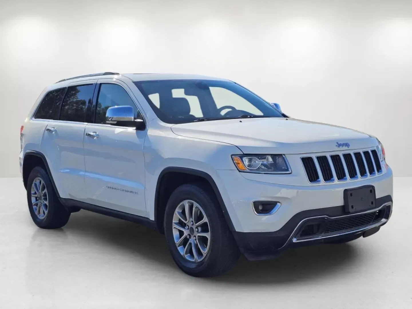 2015 /Black Jeep Grand Cherokee Limited (1C4RJFBG2FC) with an Other engine, located at 1430 Gateway Drive, Opelika, AL, 36801, (334) 239-0944, 32.637871, -85.409790 - **Explore New Adventures with the 2015 Jeep Grand Cherokee Limited-Perfect for Every Lifestyle!**<br /> <br /> Are you on the lookout for a reliable SUV that can seamlessly transition from weekday commutes to weekend getaways? Look no further! The 2015 Jeep Grand Cherokee Limited is here at Gils Aut - Photo#2