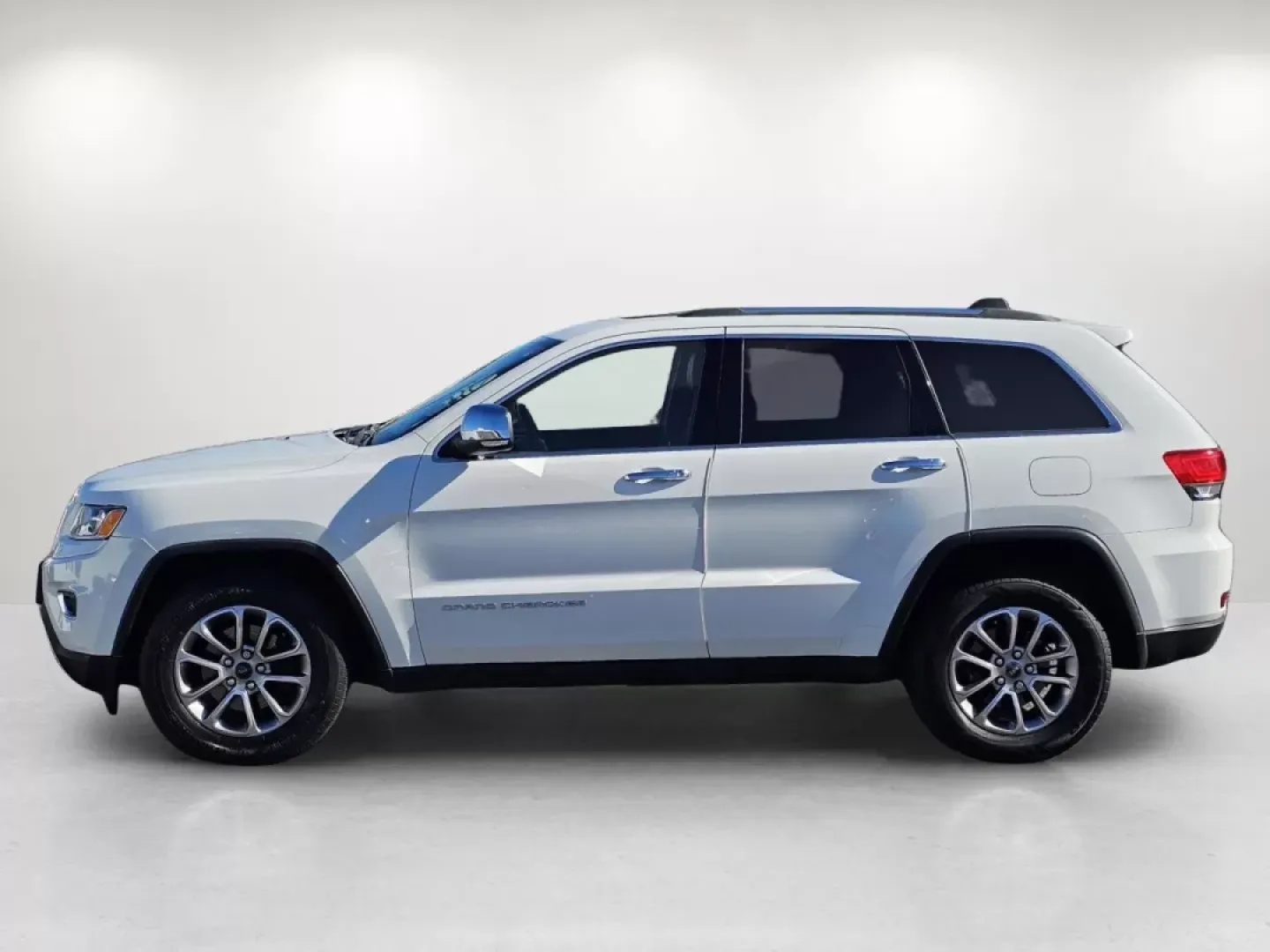 2015 /Black Jeep Grand Cherokee Limited (1C4RJFBG2FC) with an Other engine, located at 1430 Gateway Drive, Opelika, AL, 36801, (334) 239-0944, 32.637871, -85.409790 - **Explore New Adventures with the 2015 Jeep Grand Cherokee Limited-Perfect for Every Lifestyle!**<br /> <br /> Are you on the lookout for a reliable SUV that can seamlessly transition from weekday commutes to weekend getaways? Look no further! The 2015 Jeep Grand Cherokee Limited is here at Gils Aut - Photo#7