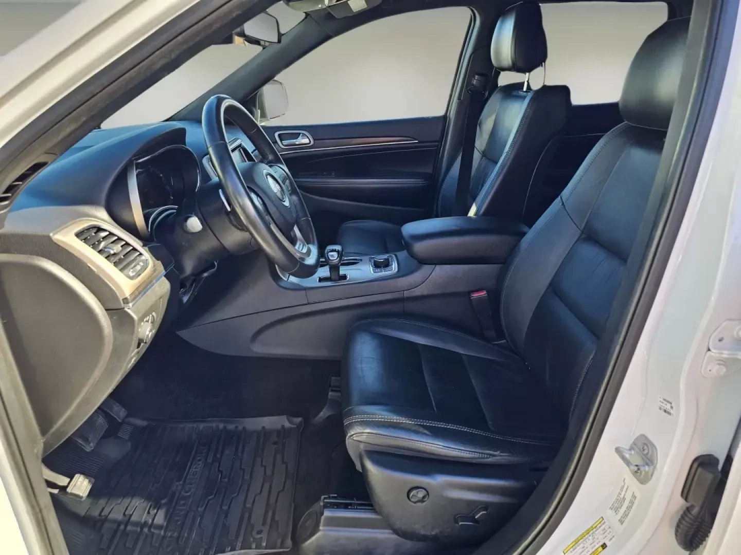 2015 /Black Jeep Grand Cherokee Limited (1C4RJFBG2FC) with an Other engine, located at 1430 Gateway Drive, Opelika, AL, 36801, (334) 239-0944, 32.637871, -85.409790 - **Explore New Adventures with the 2015 Jeep Grand Cherokee Limited-Perfect for Every Lifestyle!**<br /> <br /> Are you on the lookout for a reliable SUV that can seamlessly transition from weekday commutes to weekend getaways? Look no further! The 2015 Jeep Grand Cherokee Limited is here at Gils Aut - Photo#9