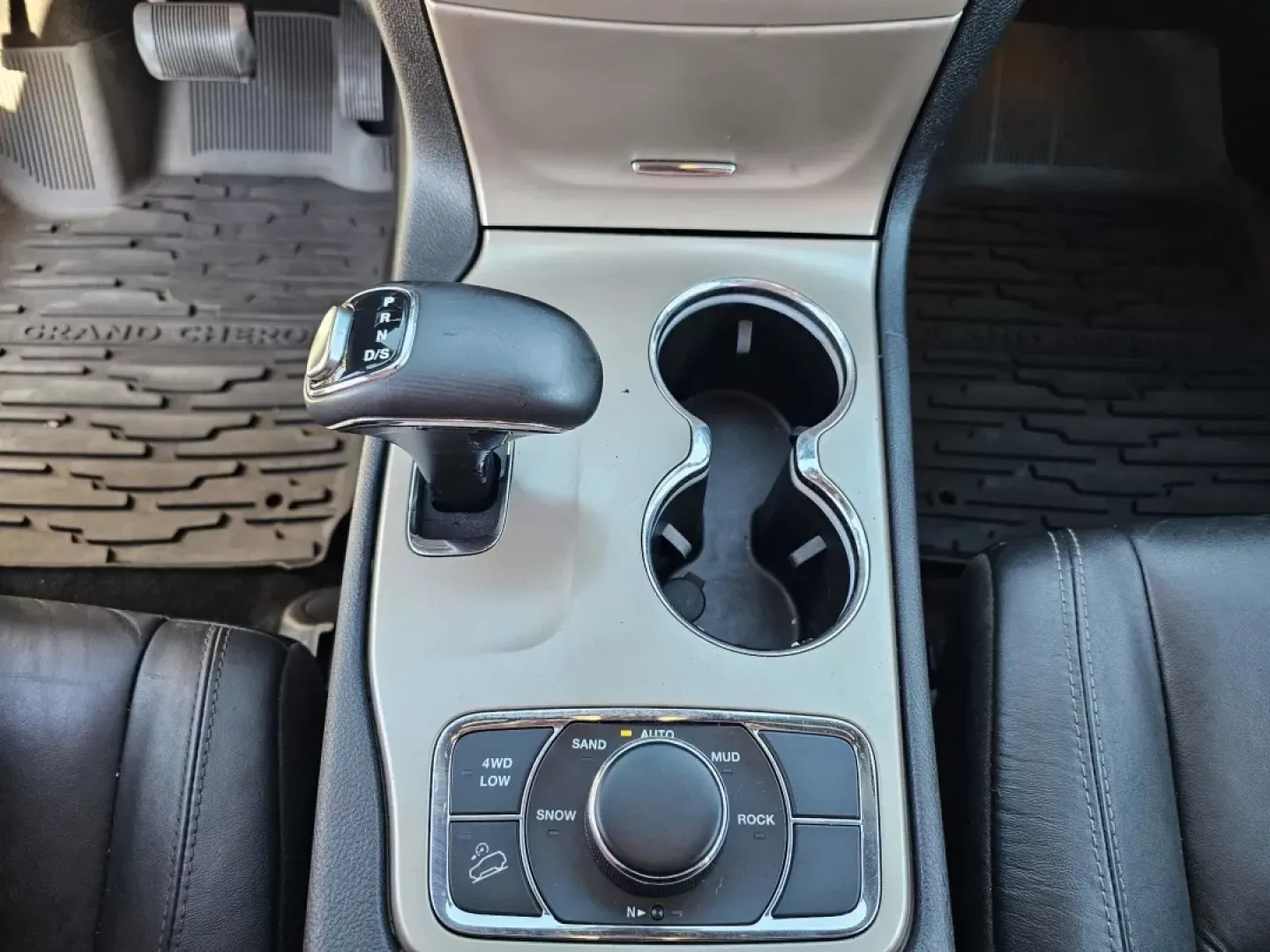 2015 /Black Jeep Grand Cherokee Limited (1C4RJFBG2FC) with an Other engine, located at 1430 Gateway Drive, Opelika, AL, 36801, (334) 239-0944, 32.637871, -85.409790 - **Explore New Adventures with the 2015 Jeep Grand Cherokee Limited-Perfect for Every Lifestyle!**<br /> <br /> Are you on the lookout for a reliable SUV that can seamlessly transition from weekday commutes to weekend getaways? Look no further! The 2015 Jeep Grand Cherokee Limited is here at Gils Aut - Photo#12