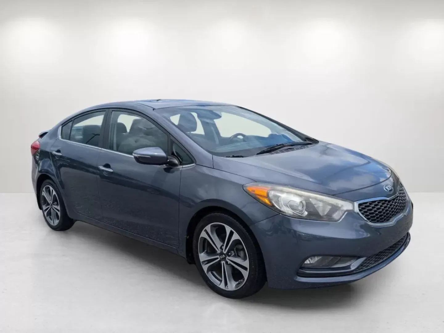 2015 /Gray Kia Forte EX (KNAFZ4A80F5) with an Other engine, located at 7000 Northlake Connector, Columbus, GA, 31904, (706) 987-8085, 32.524975, -84.978134 - Experience the open road like never before with this stylish and feature-rich 2015 Kia Forte EX, perfect for those seeking a reliable and efficient sedan for both daily commutes and weekend getaways. At Gils Auto - Columbus, your trusted Buy Here Pay Here dealership located at 5115 14th Ave., Columb - Photo#2