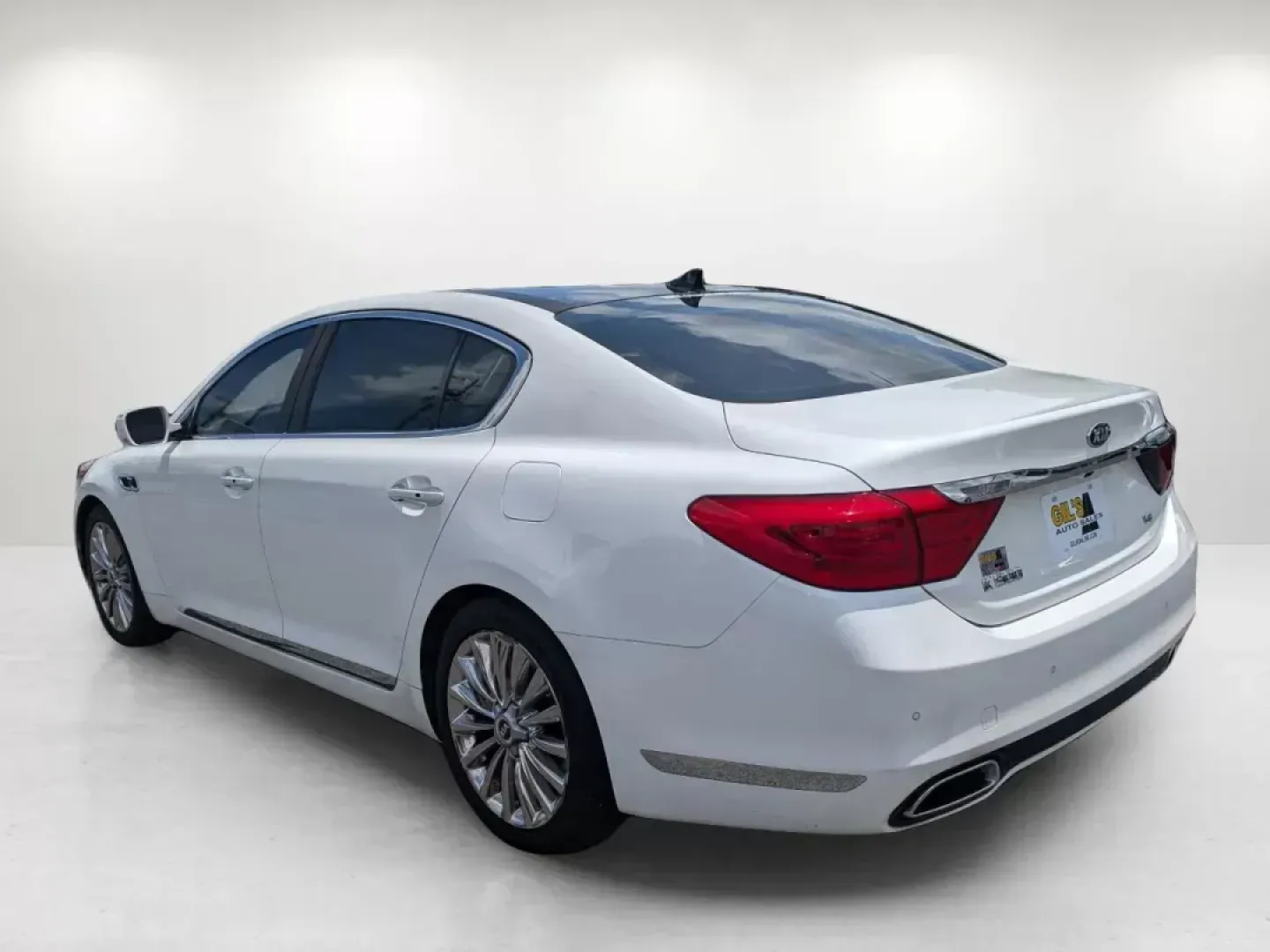 2015 /Black Kia K900 Luxury (KNALW4D4XF6) with an Premium Unleaded V-8 5.0 L/307 engine, 8-Speed Automatic w/OD transmission, located at 3959 U.S. 80 W, Phenix City, AL, 36870, (334) 297-4885, 32.469296, -85.135185 - 2015 Kia K900 Luxury - Photo#7