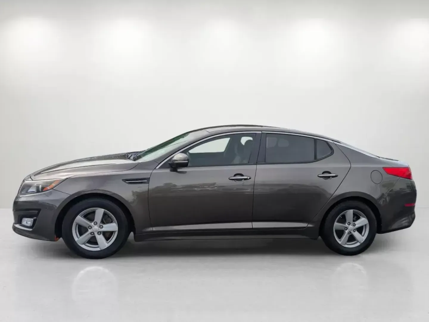 2015 /Beige Kia Optima LX (5XXGM4A75FG) with an Regular Unleaded I-4 2.4 L/144 engine, 6-Speed Automatic w/OD transmission, located at 3959 U.S. 80 W, Phenix City, AL, 36870, (334) 297-4885, 32.469296, -85.135185 - **Discover Adventure and Comfort with the 2015 Kia Optima LX at Gils Auto in Phenix City!**<br /> <br /> Are you in search of a reliable sedan that perfectly balances style, comfort, and performance? Look no further than the 2015 Kia Optima LX, available now at Gils Auto, your trusted Buy Here Pay H - Photo#8