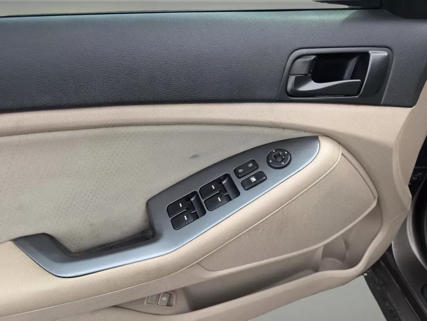 2015 /Beige Kia Optima LX (5XXGM4A75FG) with an Regular Unleaded I-4 2.4 L/144 engine, 6-Speed Automatic w/OD transmission, located at 3959 U.S. 80 W, Phenix City, AL, 36870, (334) 297-4885, 32.469296, -85.135185 - **Discover Adventure and Comfort with the 2015 Kia Optima LX at Gils Auto in Phenix City!**<br /> <br /> Are you in search of a reliable sedan that perfectly balances style, comfort, and performance? Look no further than the 2015 Kia Optima LX, available now at Gils Auto, your trusted Buy Here Pay H - Photo#9