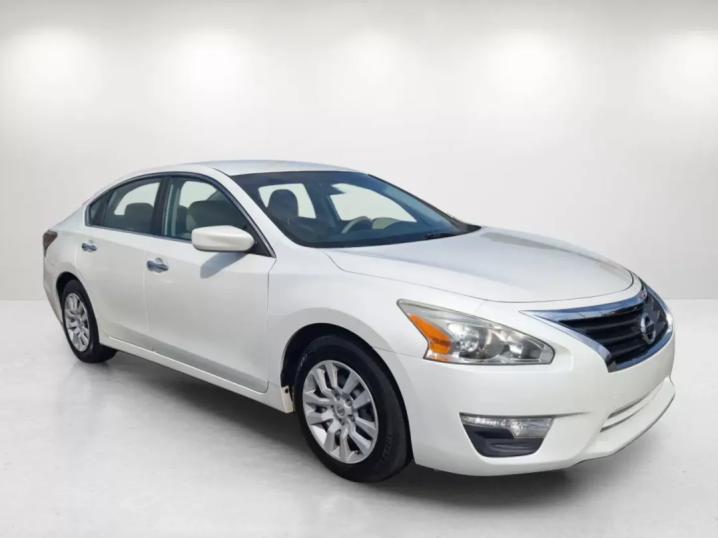 2015 /Beige Nissan Altima 2.5 S (1N4AL3AP9FN) with an Other engine, located at 7000 Northlake Connector, Columbus, GA, 31904, (706) 987-8085, 32.524975, -84.978134 - ### Discover Your Next Adventure with This 2015 Nissan Altima at Gils Auto!<br /> <br /> Are you in the market for a reliable sedan that fits seamlessly into your busy lifestyle? Look no further than this stunning 2015 Nissan Altima 2.5 S, available now at Gils Auto in Phenix City, AL. Whether you'r - Photo#2