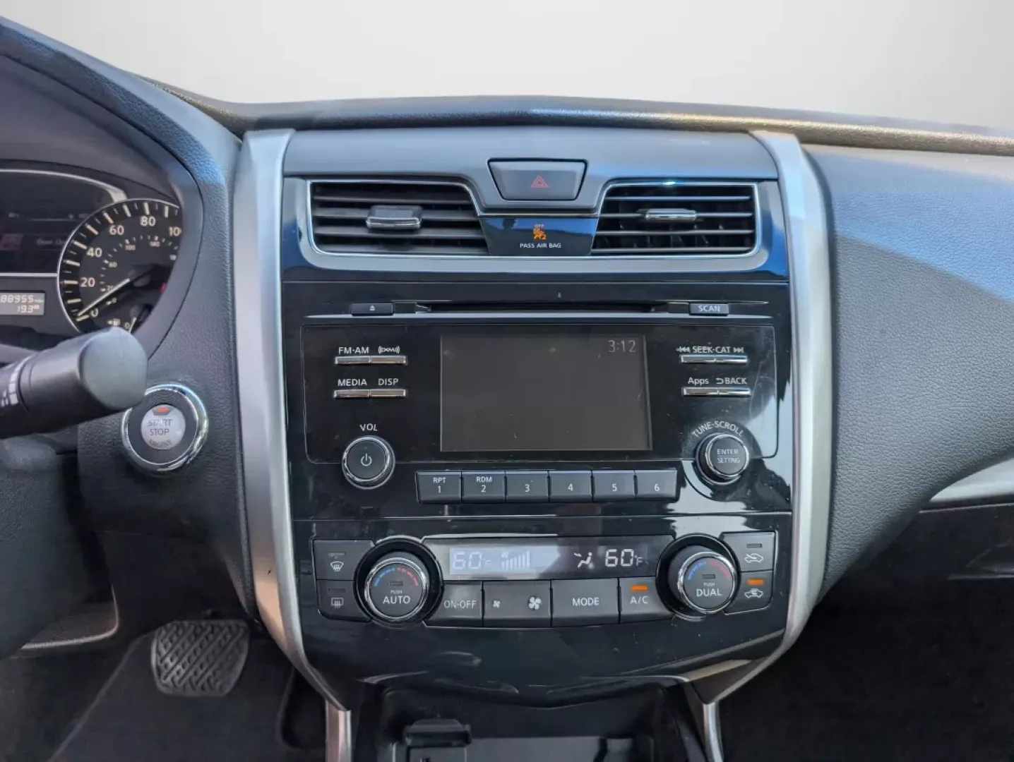 2015 /Charcoal Nissan Altima 2.5 SV (1N4AL3AP6FC) with an Other engine, located at 1430 Gateway Drive, Opelika, AL, 36801, (334) 239-0944, 32.637871, -85.409790 - **Elevate Your Daily Drive with the 2015 Nissan Altima 2.5 SV at Gils Auto Perfect for Commuters and Families Alike!**<br /> <br /> Are you tired of your daily commute, longing for a vehicle that combines style, comfort, and reliability? Look no further! The 2015 Nissan Altima 2.5 SV available at G - Photo#12