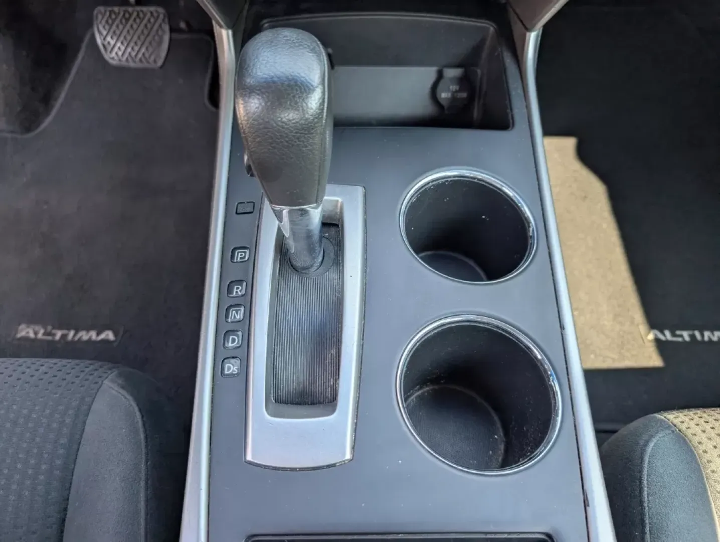 2015 /Charcoal Nissan Altima 2.5 SV (1N4AL3AP6FC) with an Other engine, located at 1430 Gateway Drive, Opelika, AL, 36801, (334) 239-0944, 32.637871, -85.409790 - **Elevate Your Daily Drive with the 2015 Nissan Altima 2.5 SV at Gils Auto Perfect for Commuters and Families Alike!**<br /> <br /> Are you tired of your daily commute, longing for a vehicle that combines style, comfort, and reliability? Look no further! The 2015 Nissan Altima 2.5 SV available at G - Photo#13