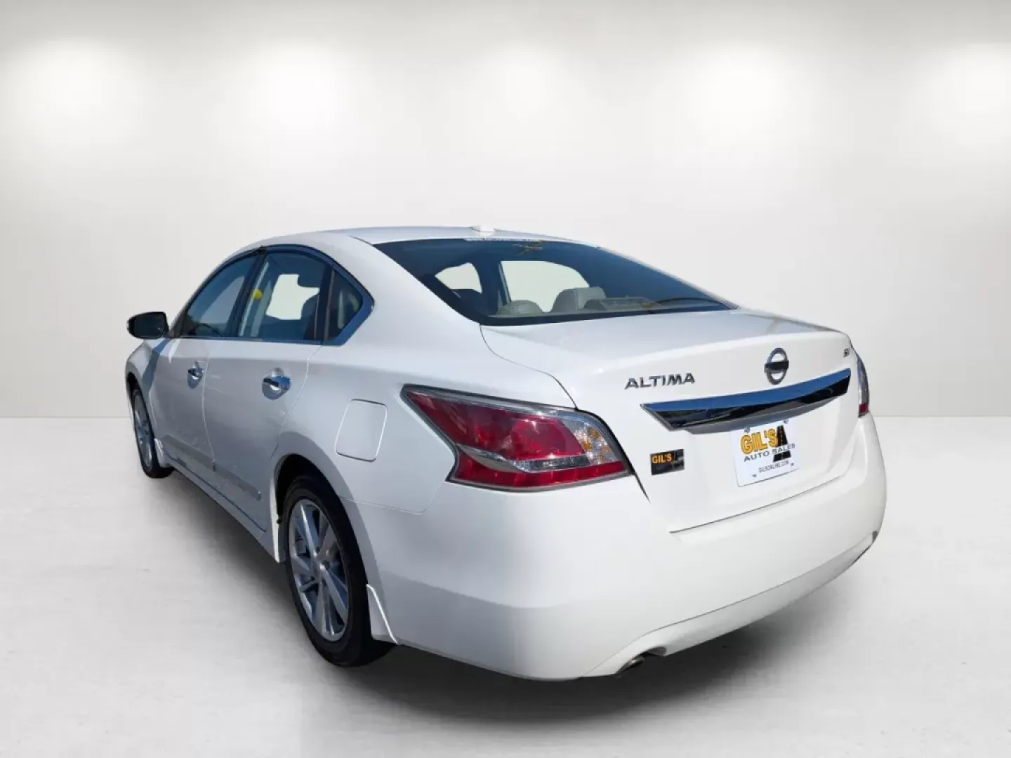 2015 /Beige Nissan Altima 2.5 SV (1N4AL3AP5FC) with an Other engine, located at 521 Old Farm Lane Rd, Prattville, AL, 36066, (334) 325-1505, 32.482460, -86.416367 - **Drive Your Future with the 2015 Nissan Altima Perfect for Your Lifestyle!**<br /> <br /> Are you in search of a reliable sedan that complements your lifestyle, whether it's daily commuting, family road trips, or simply navigating the urban landscape of Phenix City? Look no further! Gils Auto in P - Photo#6