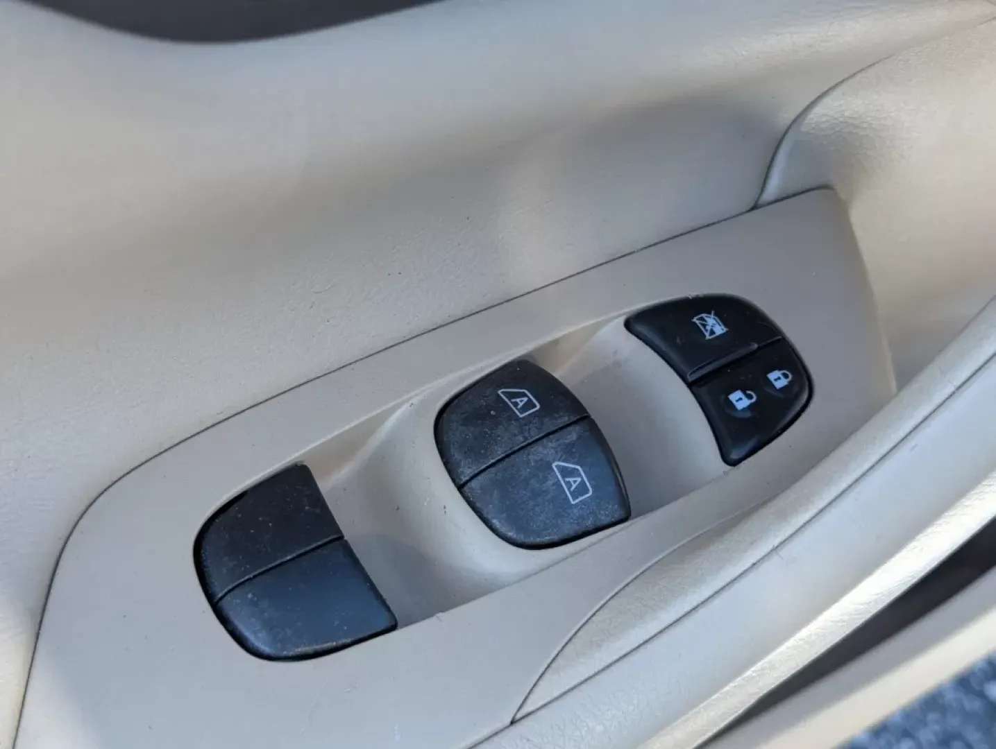 2015 /Beige Nissan Altima 2.5 SV (1N4AL3AP5FC) with an Other engine, located at 521 Old Farm Lane Rd, Prattville, AL, 36066, (334) 325-1505, 32.482460, -86.416367 - **Drive Your Future with the 2015 Nissan Altima Perfect for Your Lifestyle!**<br /> <br /> Are you in search of a reliable sedan that complements your lifestyle, whether it's daily commuting, family road trips, or simply navigating the urban landscape of Phenix City? Look no further! Gils Auto in P - Photo#9