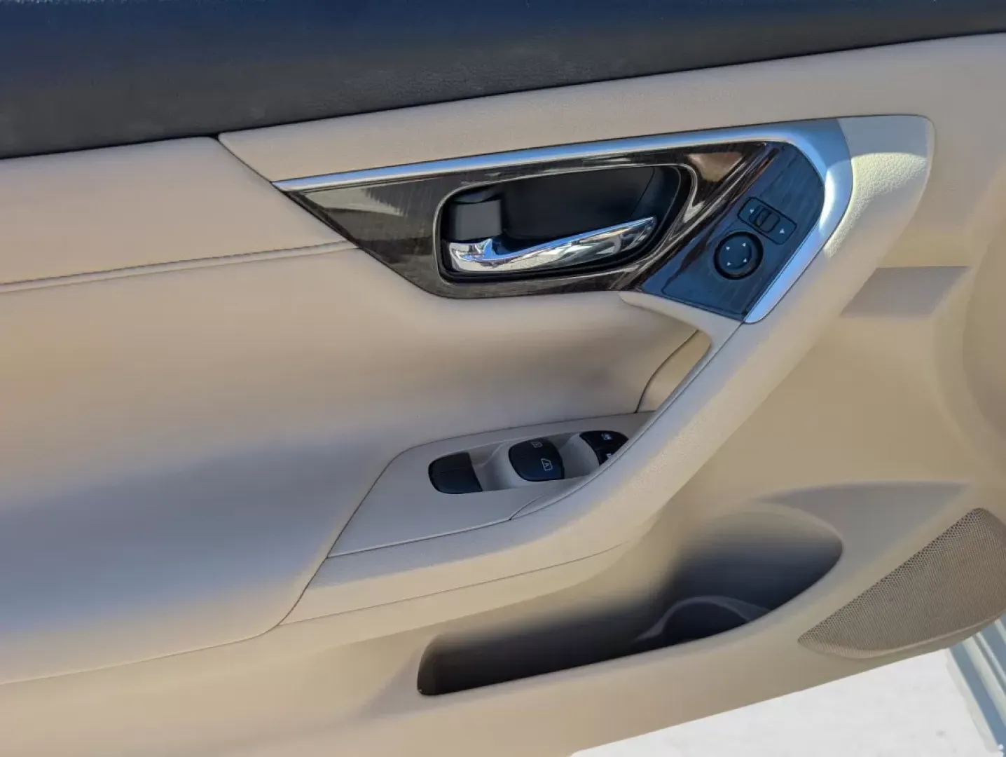 2015 /Beige Nissan Altima 2.5 SL (1N4AL3AP7FC) with an Other engine, located at 804 22nd Ave, Phenix City, AL, 36870, (334) 297-1860, 32.484749, -85.024475 - Are you ready to elevate your daily commute or weekend adventures? Look no further than this stunning 2015 Nissan Altima 2.5 SL, perfectly designed for both comfort and style. Ideal for budget-conscious buyers looking for reliable transportation, this sedan combines elegance with performance, making - Photo#7