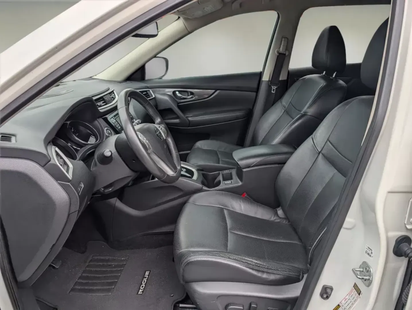 2015 /Charcoal Nissan Rogue SL (5N1AT2MT8FC) with an Regular Unleaded I-4 2.5 L/152 engine, 1-Speed CVT w/OD transmission, located at 7000 Northlake Connector, Columbus, GA, 31904, (706) 987-8085, 32.524975, -84.978134 - 2015 Nissan Rogue SL - Photo#9