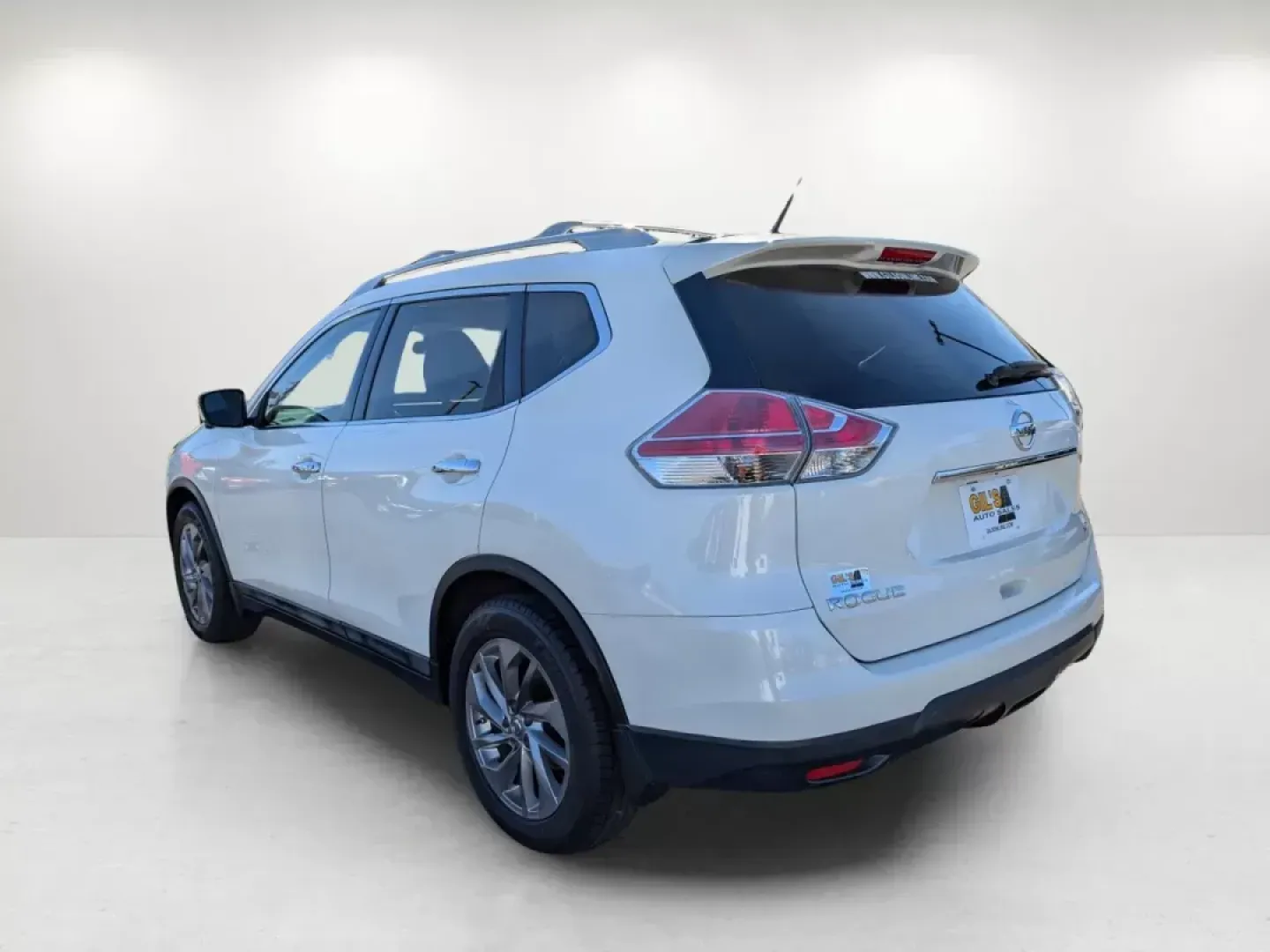 2015 /Almond Nissan Rogue SL (5N1AT2MT5FC) with an Regular Unleaded I-4 2.5 L/152 engine, 1-Speed CVT w/OD transmission, located at 1430 Gateway Drive, Opelika, AL, 36801, (334) 239-0944, 32.637871, -85.409790 - **Experience the Perfect Blend of Comfort and Versatility with the 2015 Nissan Rogue SL!**<br /> <br /> Are you in the market for a reliable SUV that perfectly balances family needs, daily commuting, and weekend adventures? Look no further than this stunning **2015 Nissan Rogue SL**, available now a - Photo#6