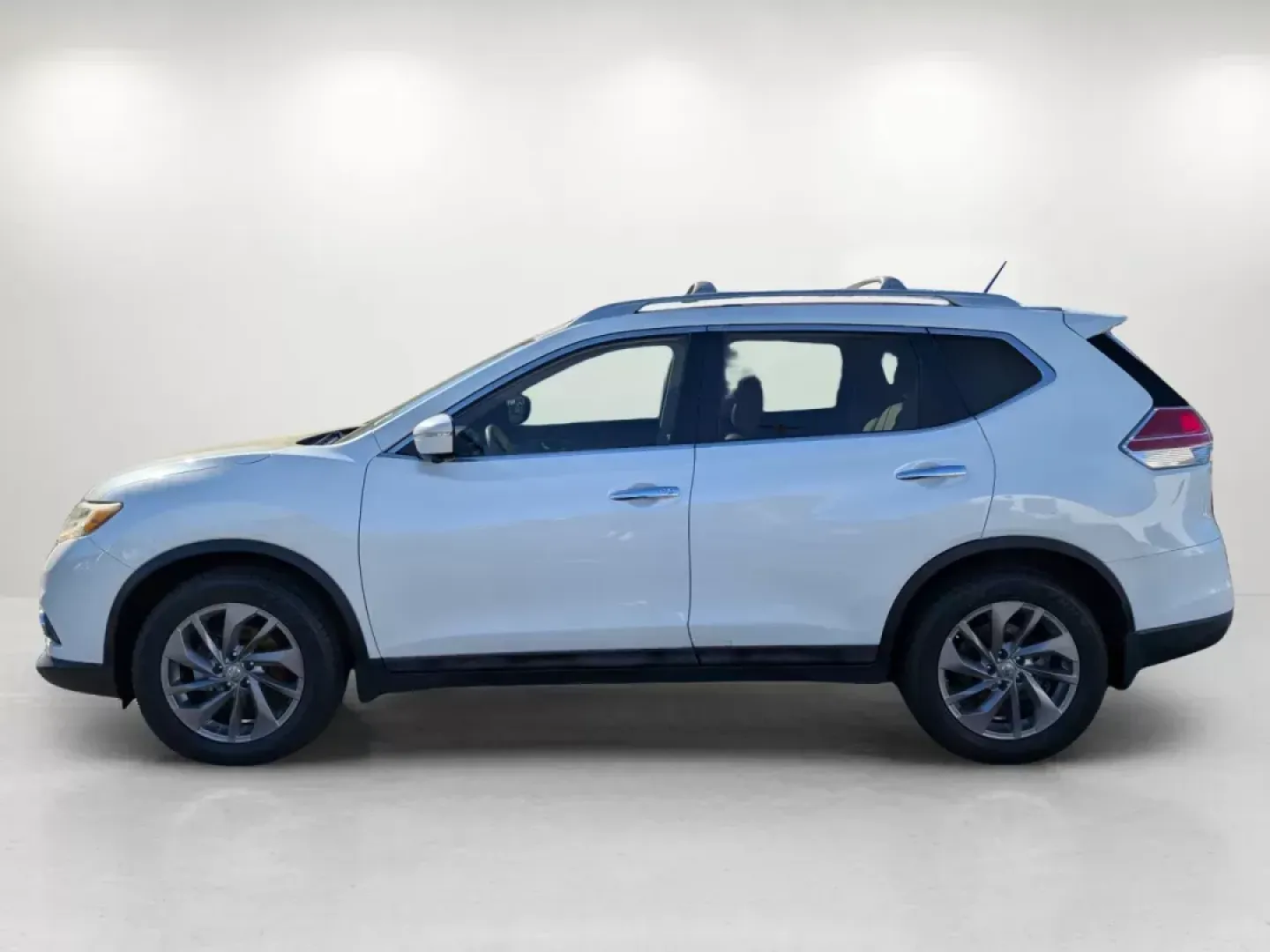 2015 /Almond Nissan Rogue SL (5N1AT2MT5FC) with an Regular Unleaded I-4 2.5 L/152 engine, 1-Speed CVT w/OD transmission, located at 1430 Gateway Drive, Opelika, AL, 36801, (334) 239-0944, 32.637871, -85.409790 - **Experience the Perfect Blend of Comfort and Versatility with the 2015 Nissan Rogue SL!**<br /> <br /> Are you in the market for a reliable SUV that perfectly balances family needs, daily commuting, and weekend adventures? Look no further than this stunning **2015 Nissan Rogue SL**, available now a - Photo#7