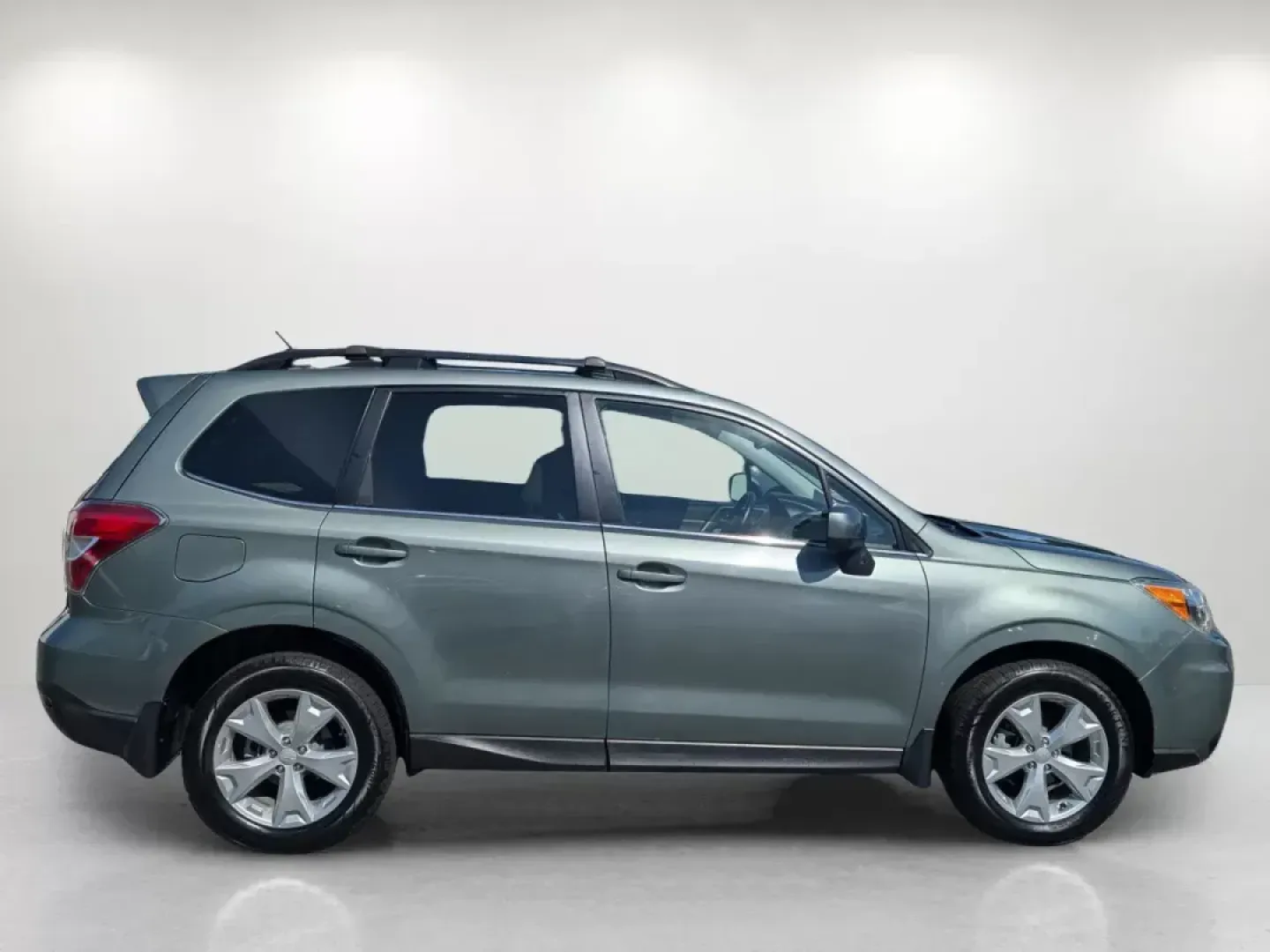 2015 /Gray Subaru Forester 2.5i Limited (JF2SJAHC5FH) with an Other engine, located at 1430 Gateway Drive, Opelika, AL, 36801, (334) 239-0944, 32.637871, -85.409790 - Discover the perfect blend of adventure and practicality with the 2015 Subaru Forester 2.5i Limited, available now at Gils Auto in Opelika, AL. Whether you're navigating busy city streets, embarking on family road trips, or tackling weekend getaways to nearby destinations like Chewacla State Park, t - Photo#3