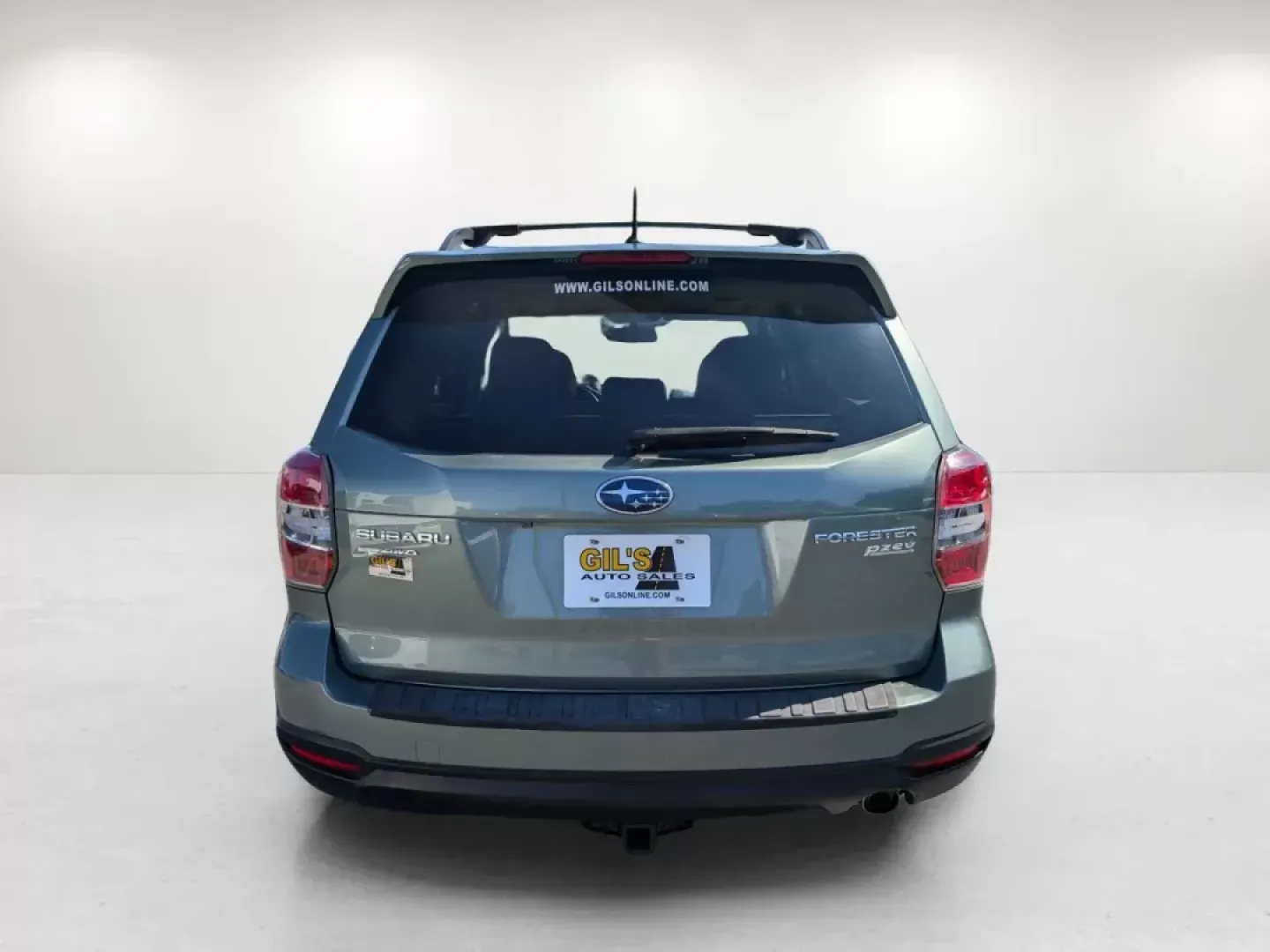2015 /Gray Subaru Forester 2.5i Limited (JF2SJAHC5FH) with an Other engine, located at 1430 Gateway Drive, Opelika, AL, 36801, (334) 239-0944, 32.637871, -85.409790 - Discover the perfect blend of adventure and practicality with the 2015 Subaru Forester 2.5i Limited, available now at Gils Auto in Opelika, AL. Whether you're navigating busy city streets, embarking on family road trips, or tackling weekend getaways to nearby destinations like Chewacla State Park, t - Photo#5