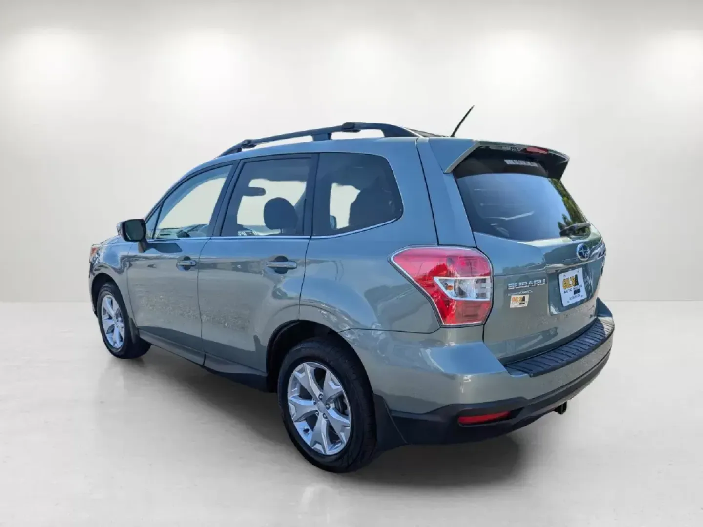 2015 /Gray Subaru Forester 2.5i Limited (JF2SJAHC5FH) with an Other engine, located at 1430 Gateway Drive, Opelika, AL, 36801, (334) 239-0944, 32.637871, -85.409790 - Discover the perfect blend of adventure and practicality with the 2015 Subaru Forester 2.5i Limited, available now at Gils Auto in Opelika, AL. Whether you're navigating busy city streets, embarking on family road trips, or tackling weekend getaways to nearby destinations like Chewacla State Park, t - Photo#6