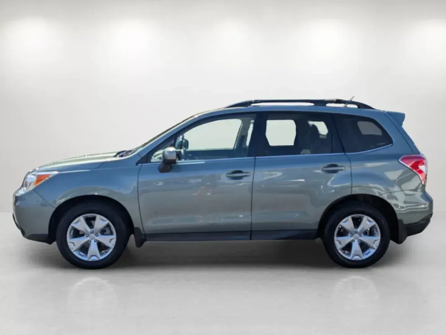 2015 /Gray Subaru Forester 2.5i Limited (JF2SJAHC5FH) with an Other engine, located at 1430 Gateway Drive, Opelika, AL, 36801, (334) 239-0944, 32.637871, -85.409790 - Discover the perfect blend of adventure and practicality with the 2015 Subaru Forester 2.5i Limited, available now at Gils Auto in Opelika, AL. Whether you're navigating busy city streets, embarking on family road trips, or tackling weekend getaways to nearby destinations like Chewacla State Park, t - Photo#7
