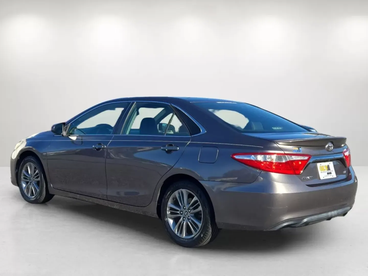 2015 Toyota Camry SE (4T1BF1FK1FU) with an Other engine, located at 1430 Gateway Drive, Opelika, AL, 36801, (334) 239-0944, 32.637871, -85.409790 - Are you searching for a reliable vehicle that combines comfort, style, and affordability? Look no further than this 2015 Toyota Camry, now available at Gils Auto in Phenix City, AL. Whether you're commuting to work, shuttling the kids around, or embarking on weekend adventures, this sedan is the per - Photo#7