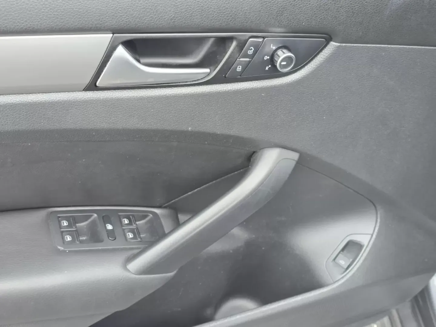 2015 Volkswagen Passat 1.8T S (1VWAT7A35FC) with an Other engine, located at 3959 U.S. 80 W, Phenix City, AL, 36870, (334) 297-4885, 32.469296, -85.135185 - **Discover the Perfect Blend of Comfort and Performance with the 2015 Volkswagen Passat! Ideal for Commuters and Growing Families Alike!**<br /> <br /> Are you searching for a dependable sedan that combines style, comfort, and functionality? Look no further than this 2015 Volkswagen Passat, availabl - Photo#8