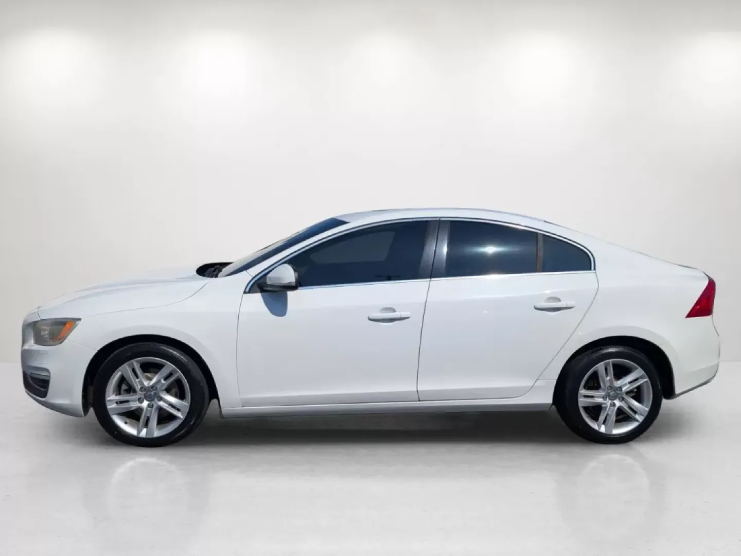 2015 Volvo S60 T5 Drive-E Platinum (YV140MFM3F1) with an Other engine, located at 7000 Northlake Connector, Columbus, GA, 31904, (706) 987-8085, 32.524975, -84.978134 - Looking for a stylish and reliable sedan that combines safety, comfort, and advanced tech features? The 2015 Volvo S60 T5 Drive-E Platinum could be your ideal match! Perfect for busy professionals commuting through Phenix City, AL, or growing families navigating everyday adventures, this sophisticat - Photo#7