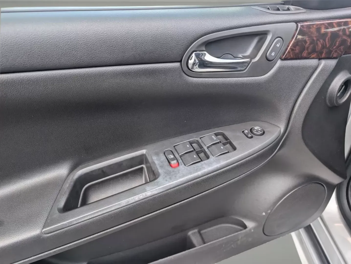 2016 /Ebony Chevrolet Impala Limited LS (2G1WA5E37G1) with an Other engine, located at 804 22nd Ave, Phenix City, AL, 36870, (334) 297-1860, 32.484749, -85.024475 - **Discover the Perfect Companion for Every Journey: 2016 Chevrolet Impala Limited at Gils Auto in Opelika, AL!**<br /> <br /> Are you in search of a reliable sedan that seamlessly fits into your busy lifestyle? Look no further than this stunning 2016 Chevrolet Impala Limited, available now at Gils A - Photo#8