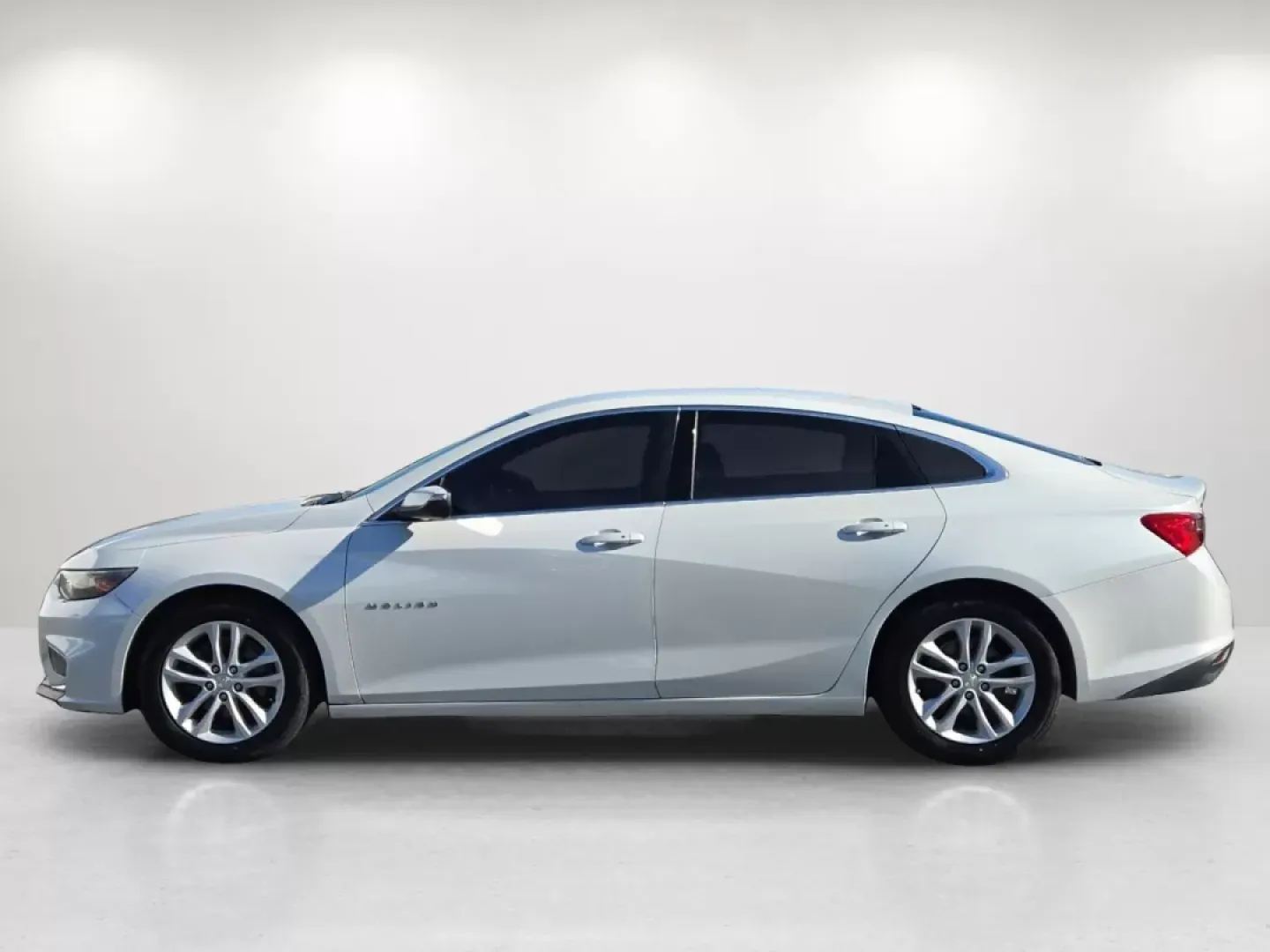 2016 /Jet Black Chevrolet Malibu LT (1G1ZE5ST0GF) with an Other engine, located at 3959 U.S. 80 W, Phenix City, AL, 36870, (334) 297-4885, 32.469296, -85.135185 - **Elevate Your Commute with this 2016 Chevrolet Malibu LT at Gils Auto - Phenix City!**<br /> <br /> Are you looking for a reliable sedan that combines style, comfort, and cutting-edge technology? Look no further! The 2016 Chevrolet Malibu LT is the perfect vehicle for your daily commute or family o - Photo#8