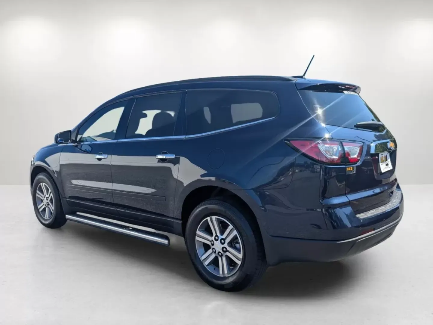 2016 /Dark Titanium/Light Titanium Chevrolet Traverse LT (1GNKRHKD8GJ) with an Other engine, located at 1430 Gateway Drive, Opelika, AL, 36801, (334) 239-0944, 32.637871, -85.409790 - **Explore Life's Adventures with the 2016 Chevrolet Traverse LT at Gils Auto in Phenix City, AL!**<br /> <br /> Are you ready to hit the road with family and friends, or embark on weekend getaways filled with adventure? The 2016 Chevrolet Traverse LT is the perfect SUV for those who crave versatilit - Photo#7