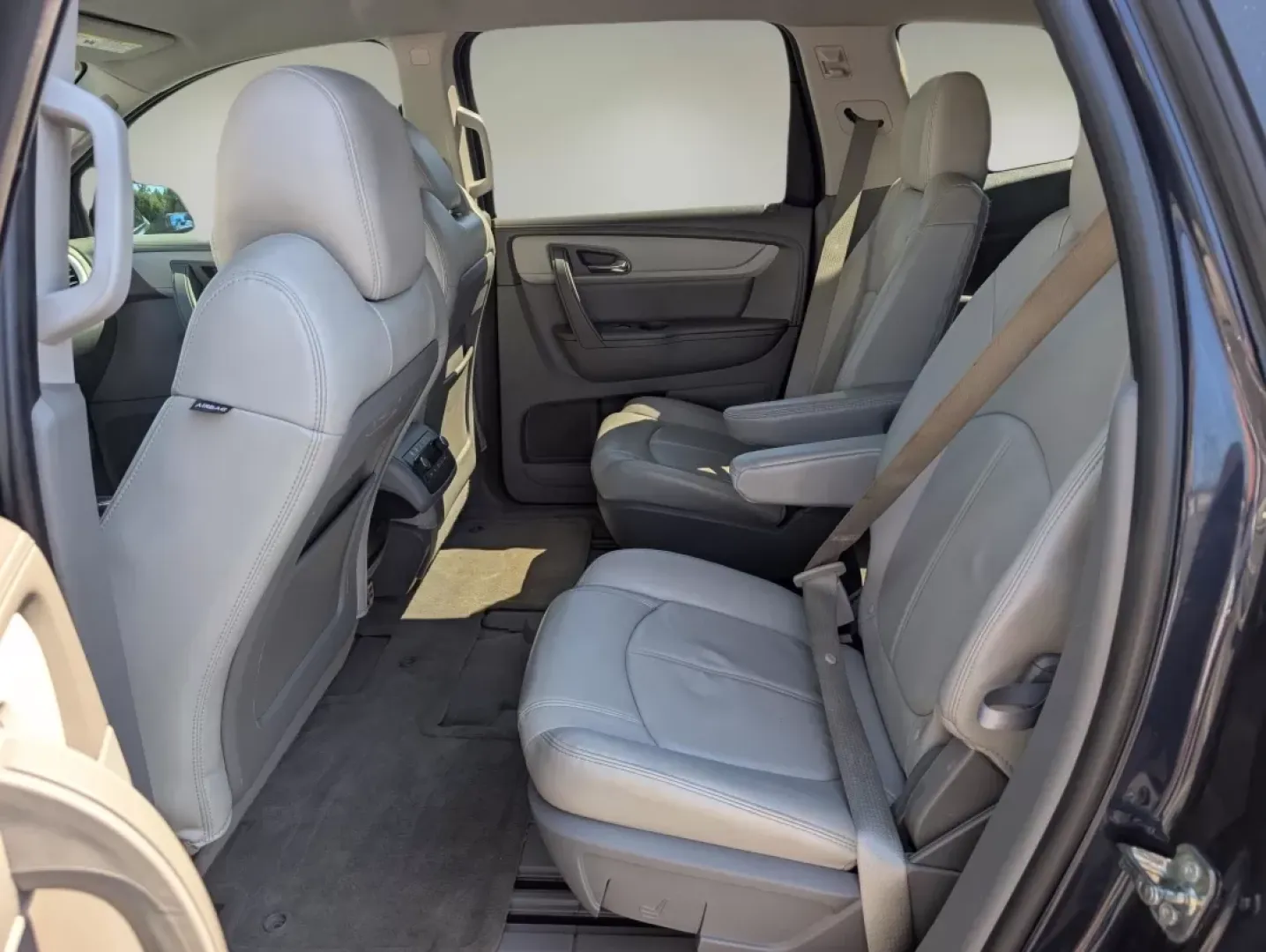 2016 /Dark Titanium/Light Titanium Chevrolet Traverse LT (1GNKRHKD8GJ) with an Other engine, located at 1430 Gateway Drive, Opelika, AL, 36801, (334) 239-0944, 32.637871, -85.409790 - **Explore Life's Adventures with the 2016 Chevrolet Traverse LT at Gils Auto in Phenix City, AL!**<br /> <br /> Are you ready to hit the road with family and friends, or embark on weekend getaways filled with adventure? The 2016 Chevrolet Traverse LT is the perfect SUV for those who crave versatilit - Photo#11