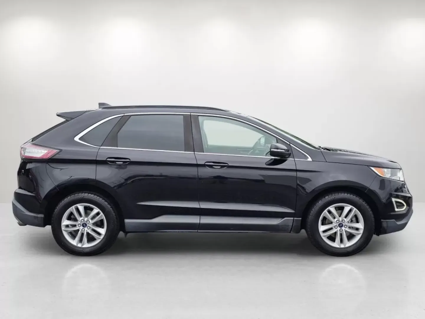 2016 Ford Edge SEL (2FMPK3J87GB) with an Other engine, located at 5115 14th Ave., Columbus, GA, 31904, (706) 323-0345, 32.511494, -84.971046 - **Discover Your Next Adventure with the 2016 Ford Edge SEL Perfect for Families and Commuters!**<br /> <br /> Are you in search of a versatile SUV that's ready to keep up with your busy lifestyle? Look no further than this stunning **2016 Ford Edge SEL** available at **Gils Auto - Columbus**. Locat - Photo#3