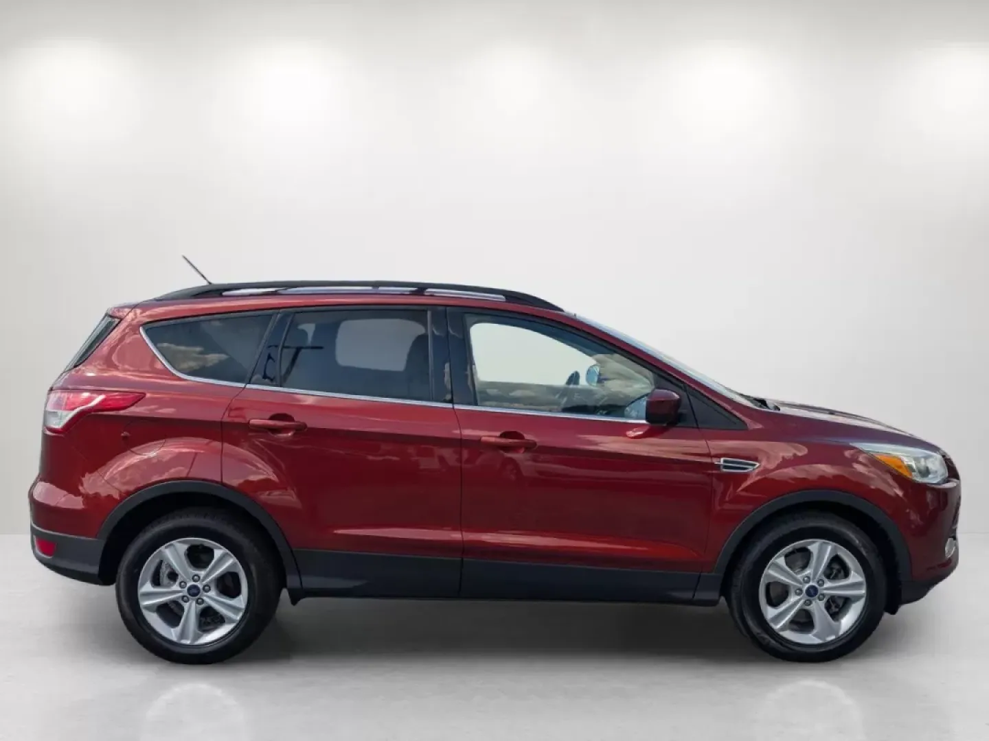 2016 Ford Escape SE (1FMCU9GX3GU) with an Other engine, located at 804 22nd Ave, Phenix City, AL, 36870, (334) 297-1860, 32.484749, -85.024475 - **Experience Adventure in the 2016 Ford Escape SE Perfect for Your Next Journey!**<br /> <br /> If you're looking to elevate your lifestyle with a vehicle that's as versatile as your plans, the 2016 Ford Escape SE is your ideal companion. With ample space for a growing family, a sporty design, and - Photo#3