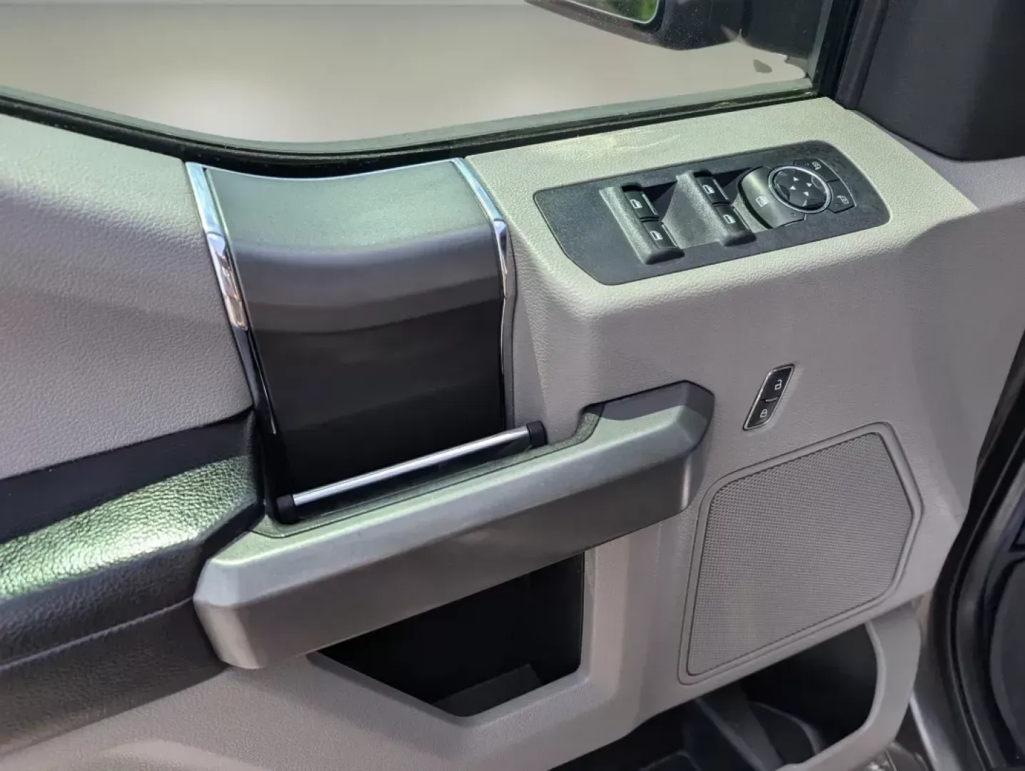 2016 Ford F-150 XLT (1FTEW1EG7GK) with an Other engine, located at 3959 U.S. 80 W, Phenix City, AL, 36870, (334) 297-4885, 32.469296, -85.135185 - ### Explore Adventure with the 2016 Ford F-150 XLT: Your Ultimate Pickup Companion!<br /> <br /> Are you ready to elevate your weekend getaways or daily commutes with unmatched power and comfort? Look no further than this robust 2016 Ford F-150 XLT, available now at Gils Auto in Columbus, GA. Perfec - Photo#9