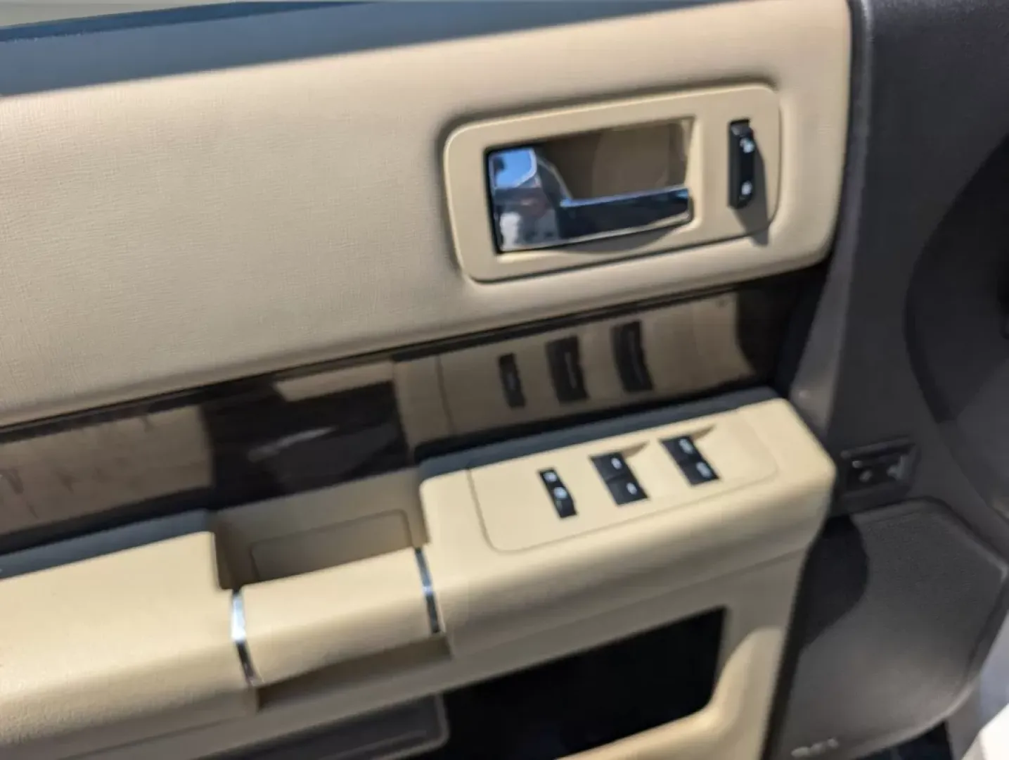 2016 Ford Flex SEL (2FMGK5C84GB) with an Other engine, located at 804 22nd Ave, Phenix City, AL, 36870, (334) 297-1860, 32.484749, -85.024475 - **Explore Adventure and Comfort in the 2016 Ford Flex SEL Perfect for Families and Weekend Getaways!**<br /> <br /> Are you searching for a versatile vehicle that can accommodate your growing family while also being the ideal companion for weekend adventures? Look no further than the 2016 Ford Flex - Photo#8