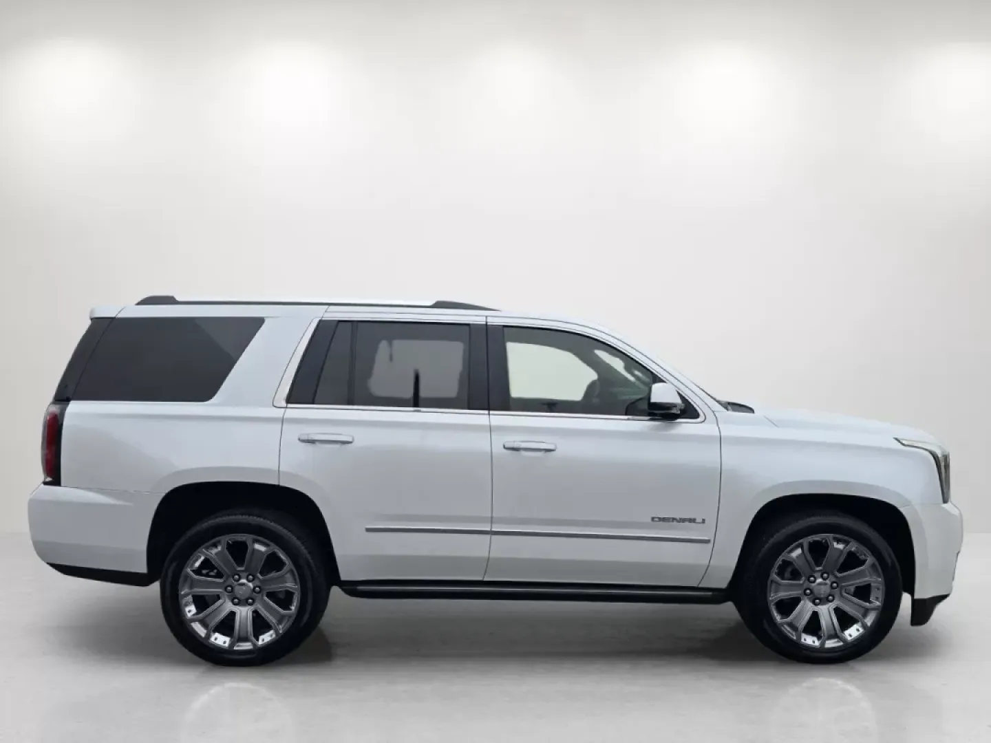 2016 /Cocoa/Dark Atmosphere GMC Yukon Denali (1GKS1CKJ9GR) with an Other engine, located at 5115 14th Ave., Columbus, GA, 31904, (706) 323-0345, 32.511494, -84.971046 - **Discover Unmatched Luxury and Versatility with This 2016 GMC Yukon Denali**<br /> <br /> Are you in the market for a luxurious SUV that combines power, style, and cutting-edge technology? Look no further than this stunning 2016 GMC Yukon Denali, available now at Gils Auto in Phenix City, AL. Wheth - Photo#3