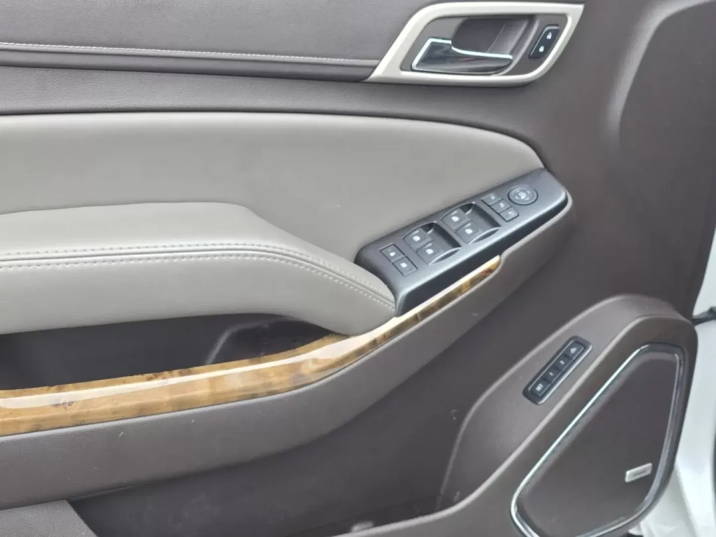 2016 /Cocoa/Dark Atmosphere GMC Yukon Denali (1GKS1CKJ9GR) with an Other engine, located at 5115 14th Ave., Columbus, GA, 31904, (706) 323-0345, 32.511494, -84.971046 - **Discover Unmatched Luxury and Versatility with This 2016 GMC Yukon Denali**<br /> <br /> Are you in the market for a luxurious SUV that combines power, style, and cutting-edge technology? Look no further than this stunning 2016 GMC Yukon Denali, available now at Gils Auto in Phenix City, AL. Wheth - Photo#9