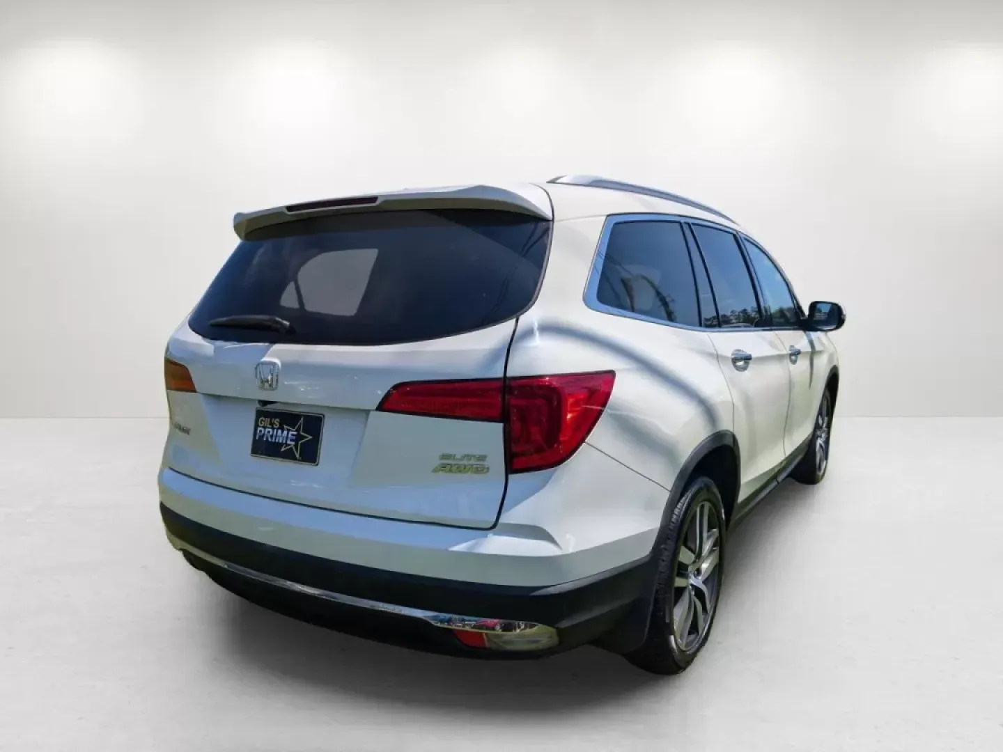 2016 Honda Pilot Elite (5FNYF6H07GB) with an Other engine, located at 5115 14th Ave., Columbus, GA, 31904, (706) 323-0345, 32.511494, -84.971046 - **Adventure Awaits with the 2016 Honda Pilot Elite - Perfect for Family Road Trips!**<br /> <br /> If you're searching for a reliable vehicle that combines comfort, style, and capability, look no further than the 2016 Honda Pilot Elite. This versatile SUV is designed for growing families and weekend - Photo#5