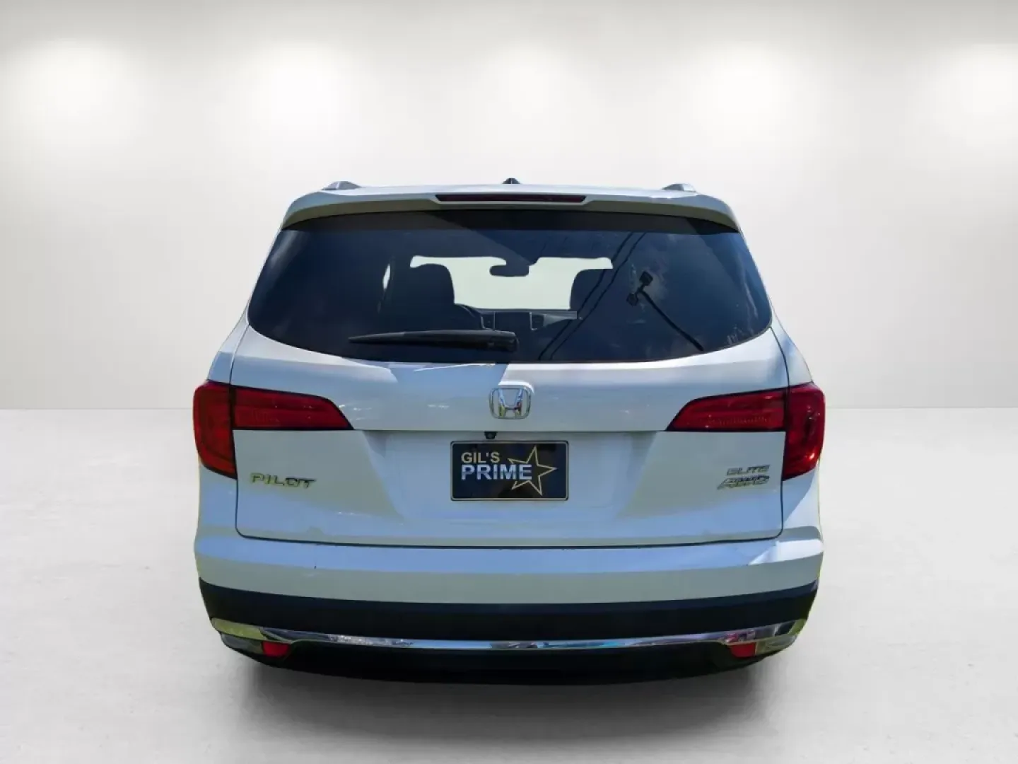 2016 Honda Pilot Elite (5FNYF6H07GB) with an Other engine, located at 5115 14th Ave., Columbus, GA, 31904, (706) 323-0345, 32.511494, -84.971046 - **Adventure Awaits with the 2016 Honda Pilot Elite - Perfect for Family Road Trips!**<br /> <br /> If you're searching for a reliable vehicle that combines comfort, style, and capability, look no further than the 2016 Honda Pilot Elite. This versatile SUV is designed for growing families and weekend - Photo#6