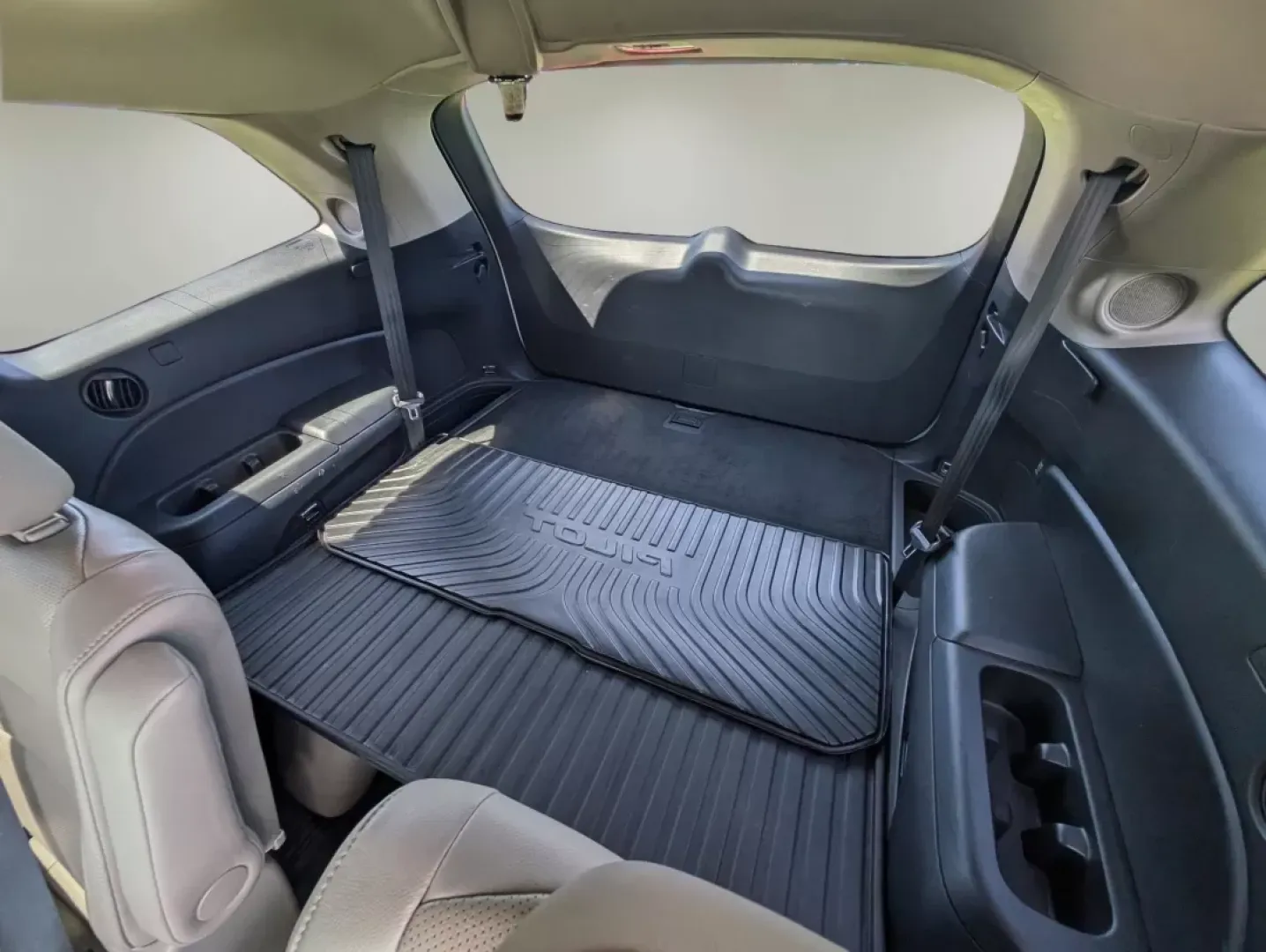 2016 Honda Pilot Elite (5FNYF6H07GB) with an Other engine, located at 5115 14th Ave., Columbus, GA, 31904, (706) 323-0345, 32.511494, -84.971046 - **Adventure Awaits with the 2016 Honda Pilot Elite - Perfect for Family Road Trips!**<br /> <br /> If you're searching for a reliable vehicle that combines comfort, style, and capability, look no further than the 2016 Honda Pilot Elite. This versatile SUV is designed for growing families and weekend - Photo#12