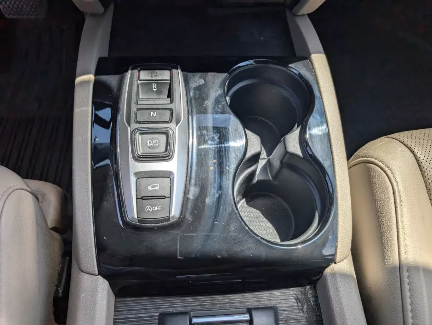 2016 Honda Pilot Elite (5FNYF6H07GB) with an Other engine, located at 5115 14th Ave., Columbus, GA, 31904, (706) 323-0345, 32.511494, -84.971046 - **Adventure Awaits with the 2016 Honda Pilot Elite - Perfect for Family Road Trips!**<br /> <br /> If you're searching for a reliable vehicle that combines comfort, style, and capability, look no further than the 2016 Honda Pilot Elite. This versatile SUV is designed for growing families and weekend - Photo#14