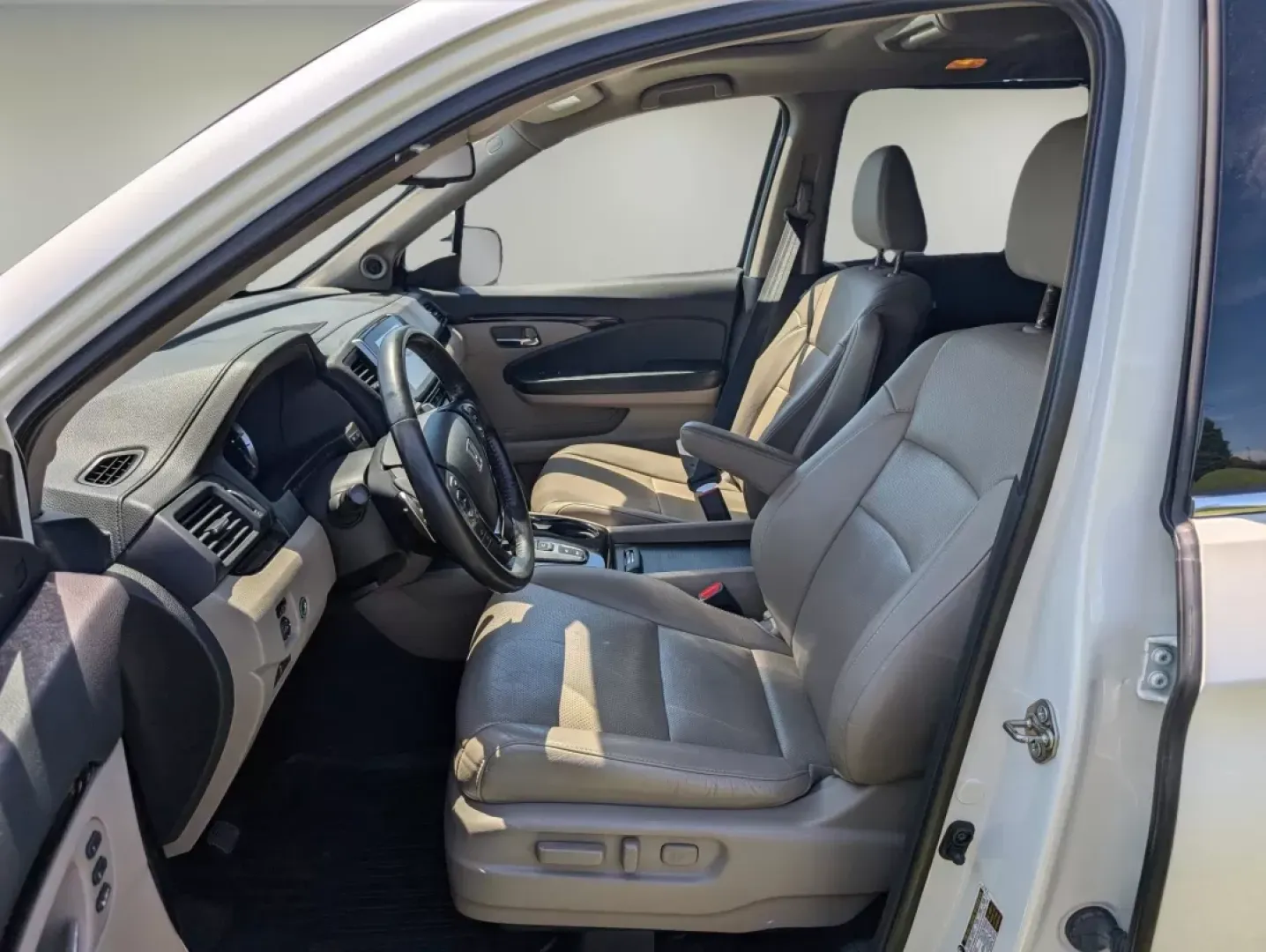 2016 Honda Pilot Elite (5FNYF6H07GB) with an Other engine, located at 7000 Northlake Connector, Columbus, GA, 31904, (706) 987-8085, 32.524975, -84.978134 - **Adventure Awaits with the 2016 Honda Pilot Elite - Perfect for Family Road Trips!**<br /> <br /> If you're searching for a reliable vehicle that combines comfort, style, and capability, look no further than the 2016 Honda Pilot Elite. This versatile SUV is designed for growing families and weekend - Photo#9