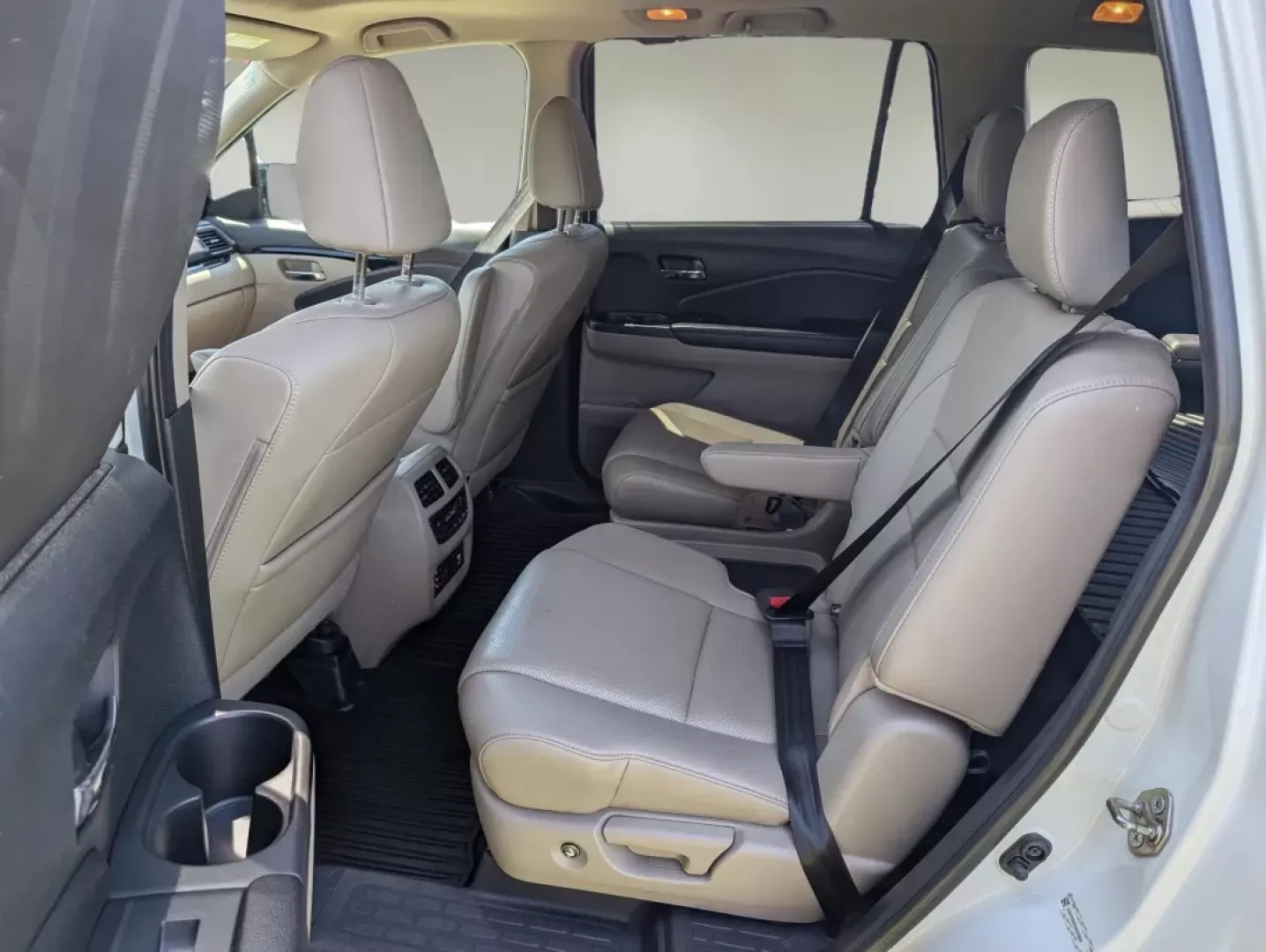 2016 Honda Pilot Elite (5FNYF6H07GB) with an Other engine, located at 7000 Northlake Connector, Columbus, GA, 31904, (706) 987-8085, 32.524975, -84.978134 - **Adventure Awaits with the 2016 Honda Pilot Elite - Perfect for Family Road Trips!**<br /> <br /> If you're searching for a reliable vehicle that combines comfort, style, and capability, look no further than the 2016 Honda Pilot Elite. This versatile SUV is designed for growing families and weekend - Photo#10