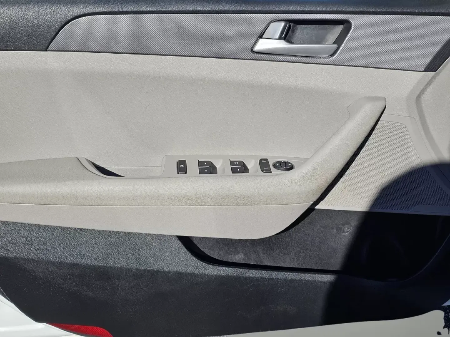 2016 /Gray Hyundai Sonata 2.4L SE (5NPE24AF6GH) with an Other engine, located at 7000 Northlake Connector, Columbus, GA, 31904, (706) 987-8085, 32.524975, -84.978134 - **Experience Life on the Road in Style with This 2016 Hyundai Sonata**<br /> <br /> Are you searching for the perfect sedan that combines reliability, style, and affordability? Look no further than this stunning 2016 Hyundai Sonata, available now at Gils Auto in Phenix City, AL. This vehicle is idea - Photo#8