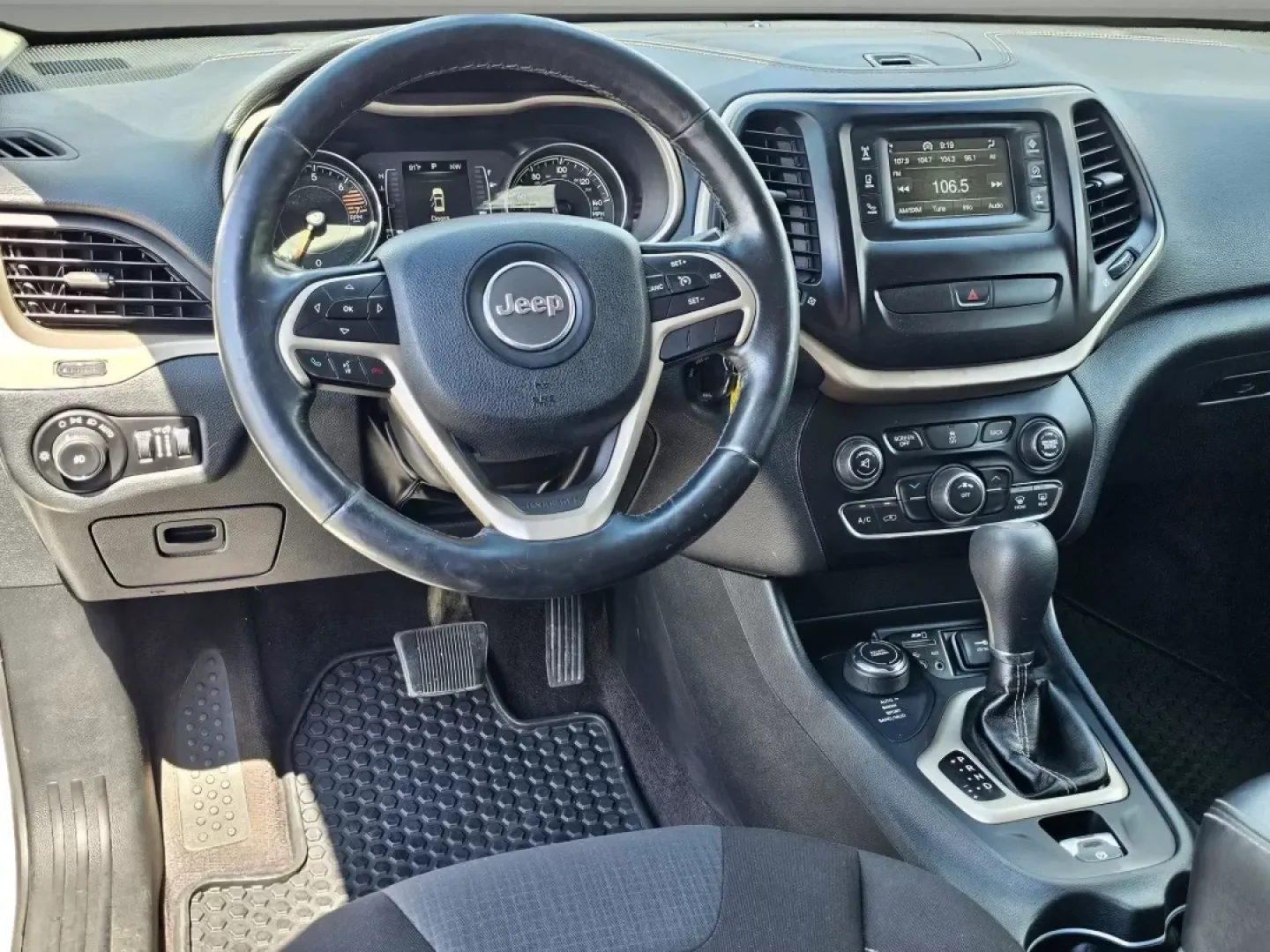 2016 /Black Jeep Cherokee Latitude (1C4PJMCB6GW) with an Other engine, located at 5115 14th Ave., Columbus, GA, 31904, (706) 323-0345, 32.511494, -84.971046 - **Adventure Awaits with This 2016 Jeep Cherokee Latitude Perfect for Your Next Journey!**<br /> <br /> Are you ready to elevate your driving experience and embrace the open road? This 2016 Jeep Cherokee Latitude, available at Gils Auto in Phenix City, AL, is designed for those who crave adventure a - Photo#15