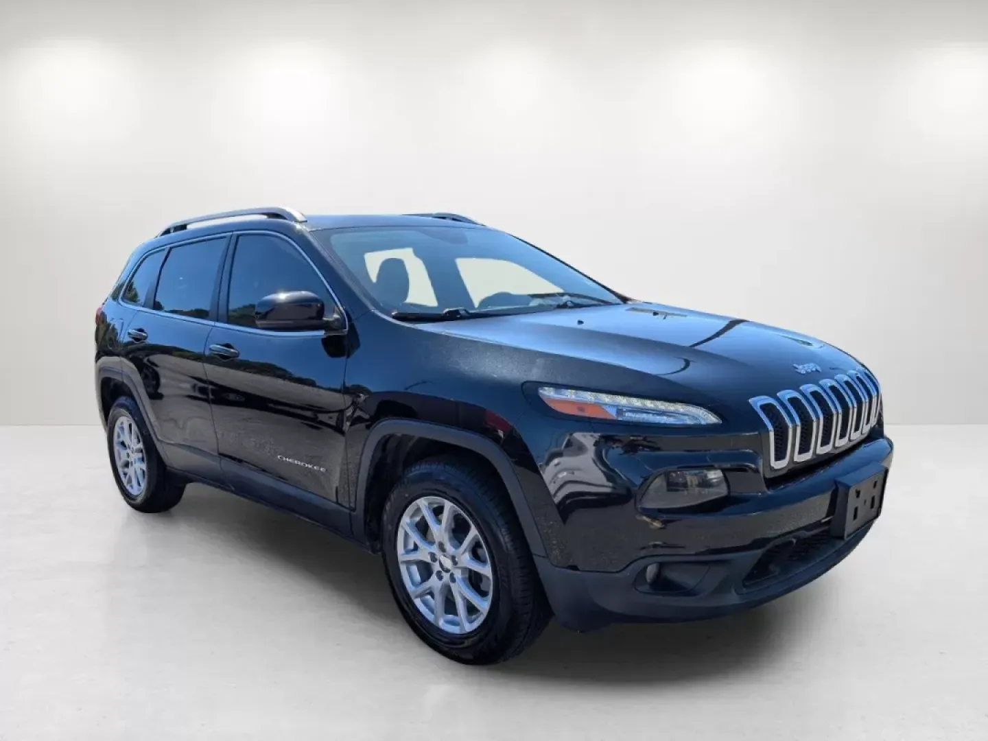 2016 /Black Jeep Cherokee Latitude (1C4PJMCB4GW) with an Other engine, located at 804 22nd Ave, Phenix City, AL, 36870, (334) 297-1860, 32.484749, -85.024475 - Experience the perfect blend of adventure and comfort with the 2016 Jeep Cherokee Latitude, designed for those who crave weekend getaways or daily commutes without compromise. Whether you're running errands around Phenix City or planning an exhilarating trip to nearby Lake Harding, this versatile cr - Photo#2