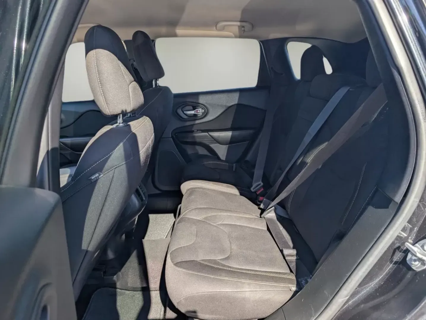 2016 /Black Jeep Cherokee Latitude (1C4PJMCB4GW) with an Other engine, located at 804 22nd Ave, Phenix City, AL, 36870, (334) 297-1860, 32.484749, -85.024475 - Experience the perfect blend of adventure and comfort with the 2016 Jeep Cherokee Latitude, designed for those who crave weekend getaways or daily commutes without compromise. Whether you're running errands around Phenix City or planning an exhilarating trip to nearby Lake Harding, this versatile cr - Photo#10