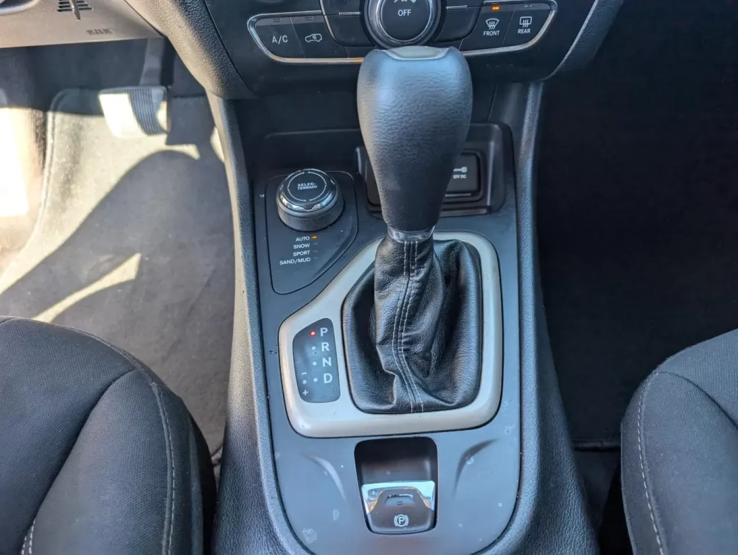 2016 /Black Jeep Cherokee Latitude (1C4PJMCB4GW) with an Other engine, located at 804 22nd Ave, Phenix City, AL, 36870, (334) 297-1860, 32.484749, -85.024475 - Experience the perfect blend of adventure and comfort with the 2016 Jeep Cherokee Latitude, designed for those who crave weekend getaways or daily commutes without compromise. Whether you're running errands around Phenix City or planning an exhilarating trip to nearby Lake Harding, this versatile cr - Photo#13