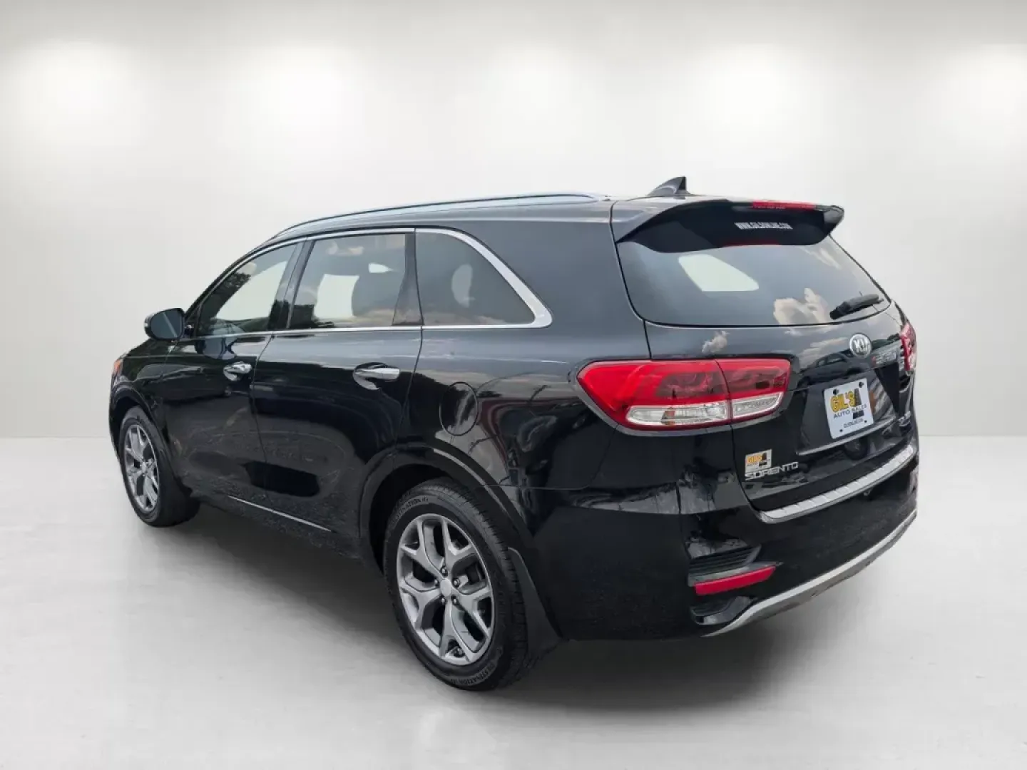 2016 /Satin Black Kia Sorento SXL (5XYPK4A18GG) with an Intercooled Turbo Regular Unleaded I-4 2.0 L/122 engine, 6-Speed Automatic w/OD transmission, located at 804 22nd Ave, Phenix City, AL, 36870, (334) 297-1860, 32.484749, -85.024475 - **Adventure Awaits with the 2016 Kia Sorento SXL - Your Perfect Family SUV!**<br /> <br /> Are you ready for your next family adventure or daily commute in a vehicle that combines style, comfort, and technology? The 2016 Kia Sorento SXL is designed to elevate your driving experience, making it the i - Photo#6
