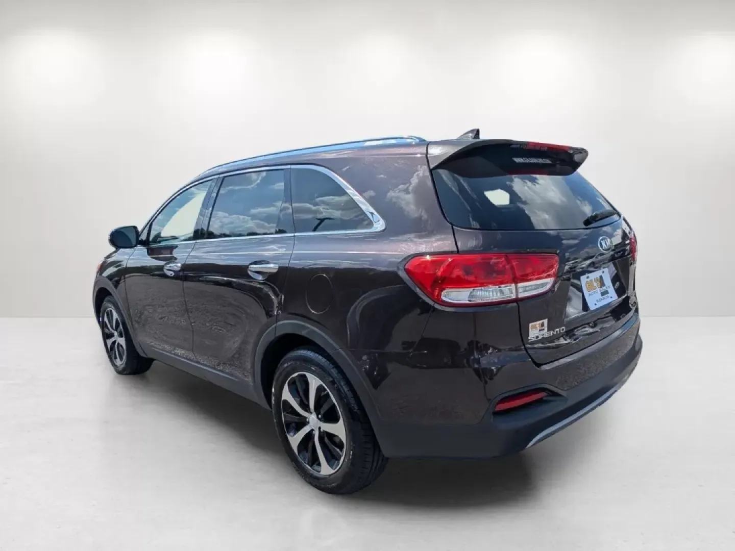 2016 /Stone Beige Kia Sorento EX (5XYPH4A10GG) with an Other engine, located at 521 Old Farm Lane Rd, Prattville, AL, 36066, (334) 325-1505, 32.482460, -86.416367 - Are you ready to elevate your family adventures or daily commutes? Look no further than this stunning 2016 Kia Sorento EX, available now at Gils Auto in Phenix City, AL! With ample space, modern technology, and robust safety features, this stylish SUV is perfect for growing families, weekend explore - Photo#6