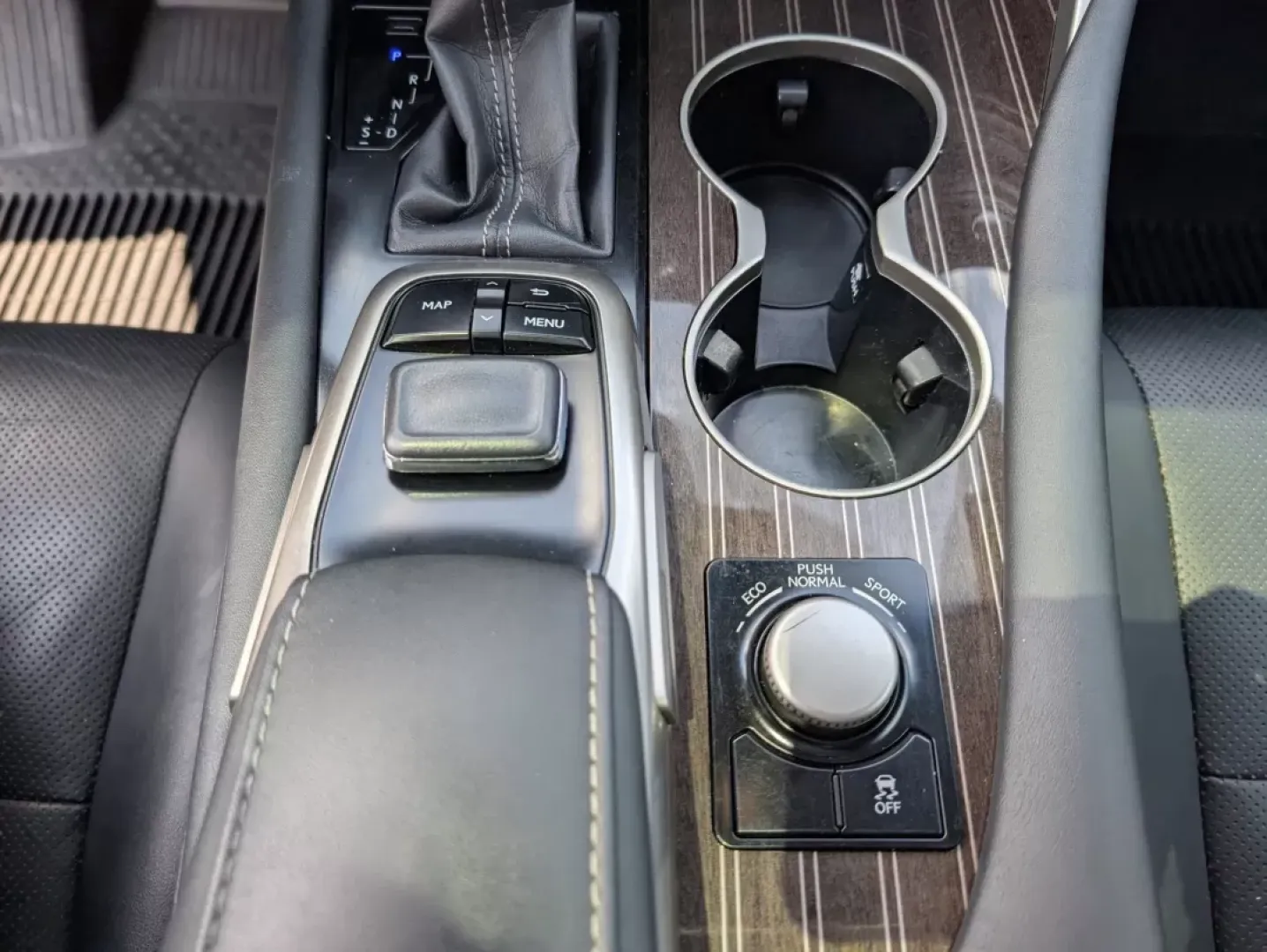 2016 Lexus RX 350 (2T2ZZMCAXGC) with an Other engine, located at 7000 Northlake Connector, Columbus, GA, 31904, (706) 987-8085, 32.524975, -84.978134 - Experience the ultimate in luxury and versatility with the 2016 Lexus RX 350, available now at Gils Auto in Phenix City, AL. This stunning SUV is not just a vehicle-it's a lifestyle upgrade, perfect for families on the go, daily commuters seeking comfort, or adventurous spirits ready to hit the open - Photo#12