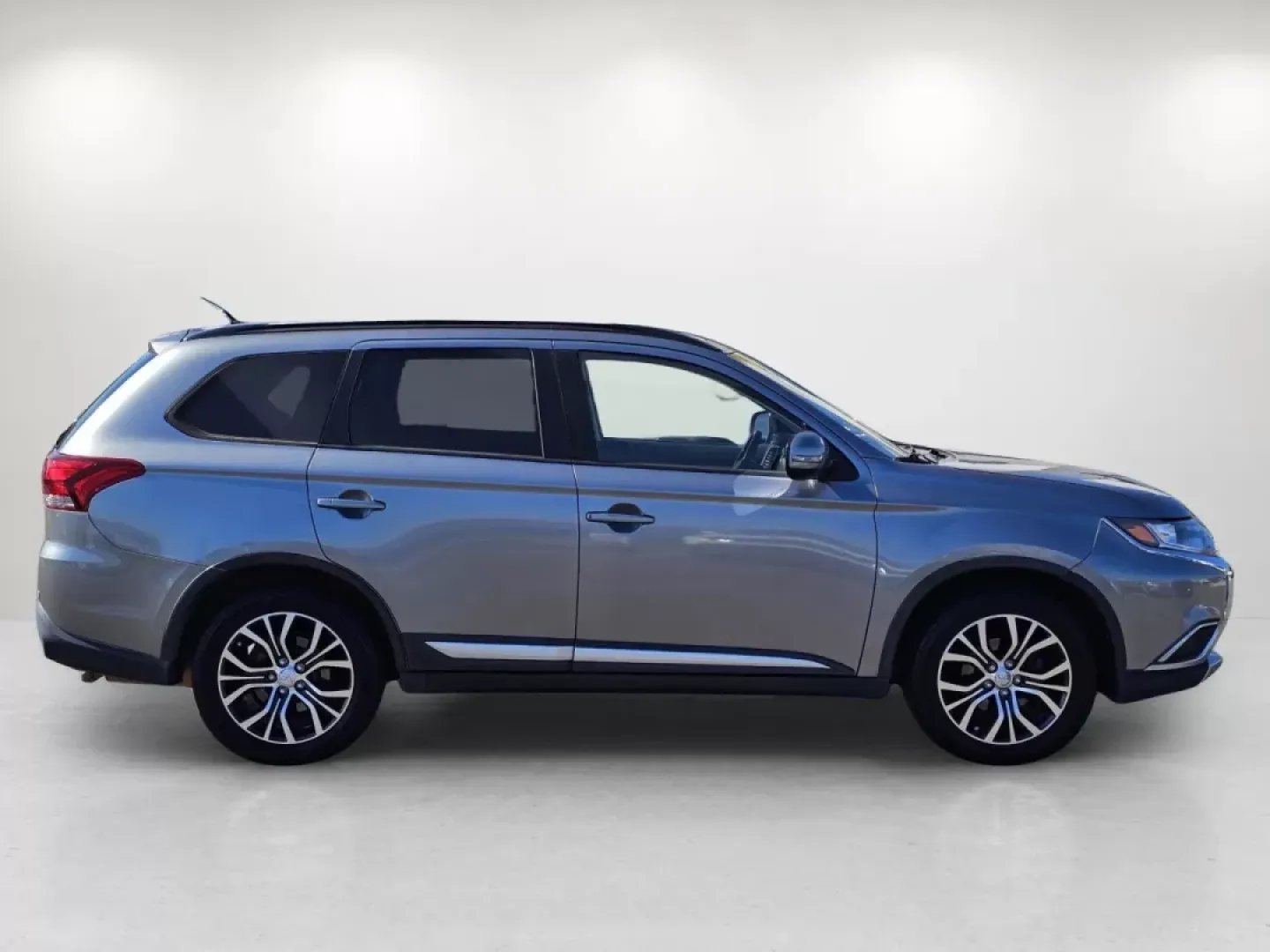 2016 Mitsubishi Outlander SEL (JA4AD3A33GZ) with an Other engine, located at 521 Old Farm Lane Rd, Prattville, AL, 36066, (334) 325-1505, 32.482460, -86.416367 - **Adventure Awaits with the 2016 Mitsubishi Outlander: Your Perfect Family SUV**<br /> <br /> Are you searching for the ideal vehicle to complement your family adventures or weekend getaways? Look no further than the 2016 Mitsubishi Outlander, available now at Gils Auto in Prattville, AL! This spaci - Photo#4